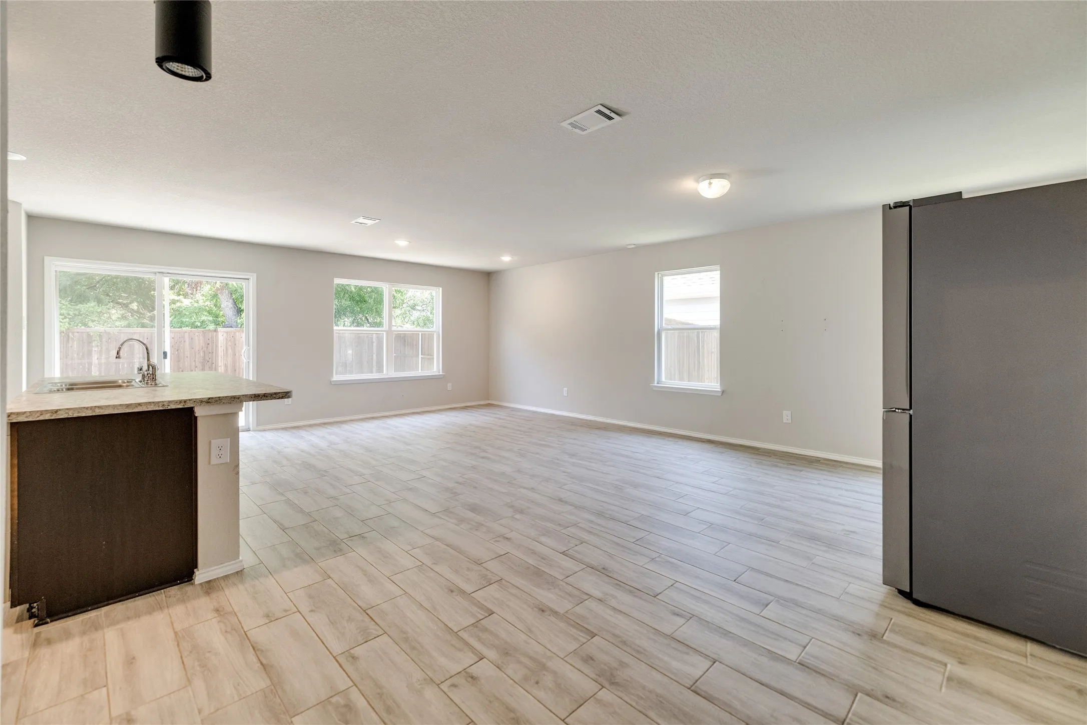 Single Family Residence For Sale in Kaufman County , 115 Rock Creek, Terrell, Texas 75160, 3 Bedroom, 2 Bathroom, 2 Garage spaces, 1,305 Sqft, built in 2022, mls#21340072, Real Estate Agent in Terrell, Homes For Sale in Kaufman county, Homes For Sale in Terrell, Realtor in Terrell Texas, Real Estate Brokerage Independent Realty Texas, Luminita Cordes Realtor