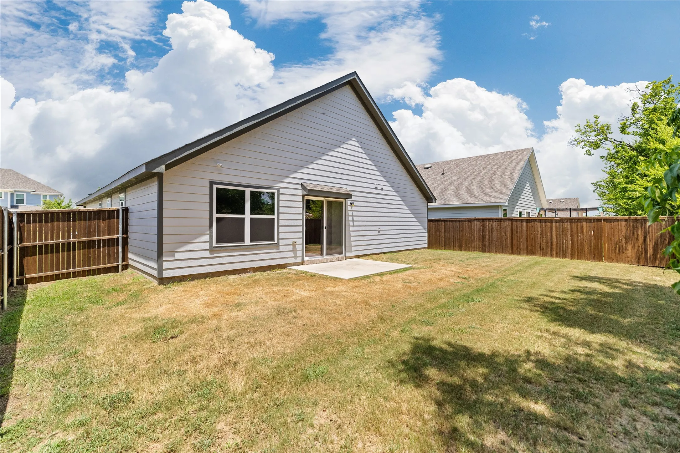 Single Family Residence For Sale in Kaufman County , 115 Rock Creek, Terrell, Texas 75160, 3 Bedroom, 2 Bathroom, 2 Garage spaces, 1,305 Sqft, built in 2022, mls#21340072, Real Estate Agent in Terrell, Homes For Sale in Kaufman county, Homes For Sale in Terrell, Realtor in Terrell Texas, Real Estate Brokerage Independent Realty Texas, Luminita Cordes Realtor