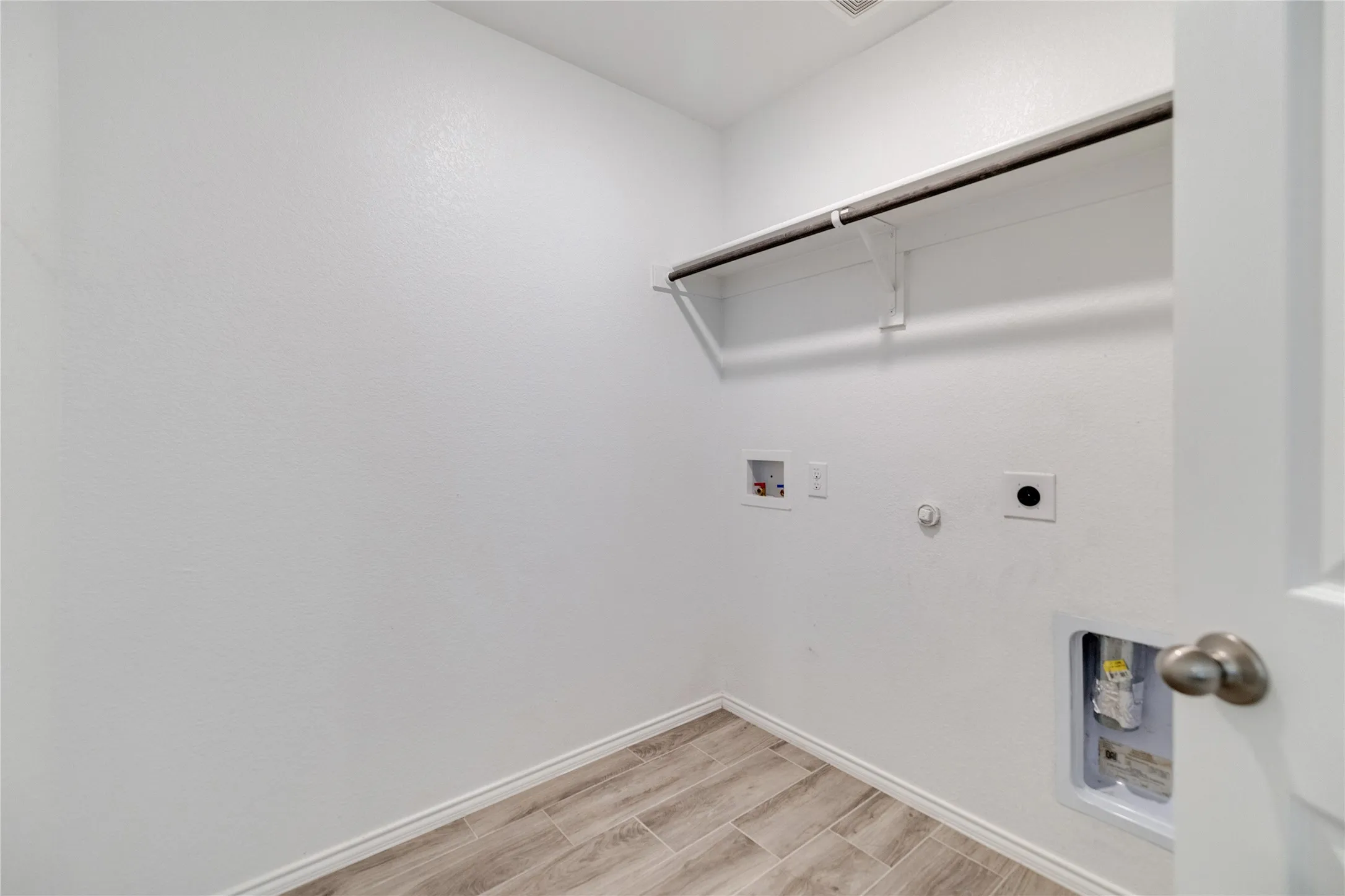 Single Family Residence For Sale in Kaufman County , 115 Rock Creek, Terrell, Texas 75160, 3 Bedroom, 2 Bathroom, 2 Garage spaces, 1,305 Sqft, built in 2022, mls#21340072, Real Estate Agent in Terrell, Homes For Sale in Kaufman county, Homes For Sale in Terrell, Realtor in Terrell Texas, Real Estate Brokerage Independent Realty Texas, Luminita Cordes Realtor