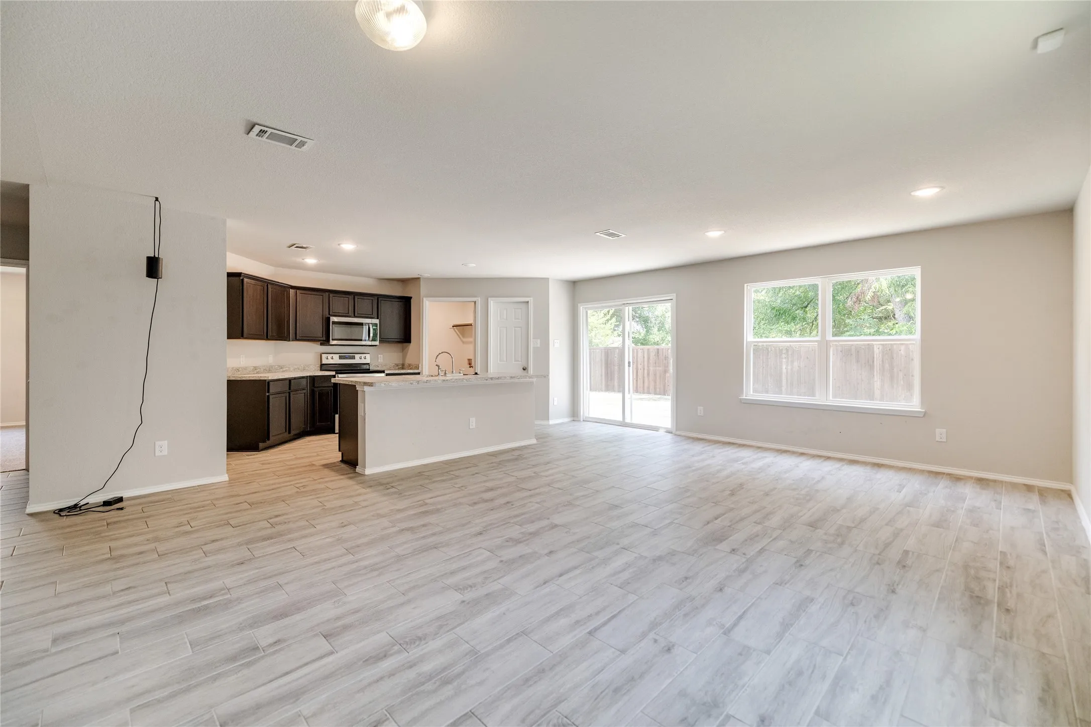 Single Family Residence For Sale in Kaufman County , 115 Rock Creek, Terrell, Texas 75160, 3 Bedroom, 2 Bathroom, 2 Garage spaces, 1,305 Sqft, built in 2022, mls#21340072, Real Estate Agent in Terrell, Homes For Sale in Kaufman county, Homes For Sale in Terrell, Realtor in Terrell Texas, Real Estate Brokerage Independent Realty Texas, Luminita Cordes Realtor