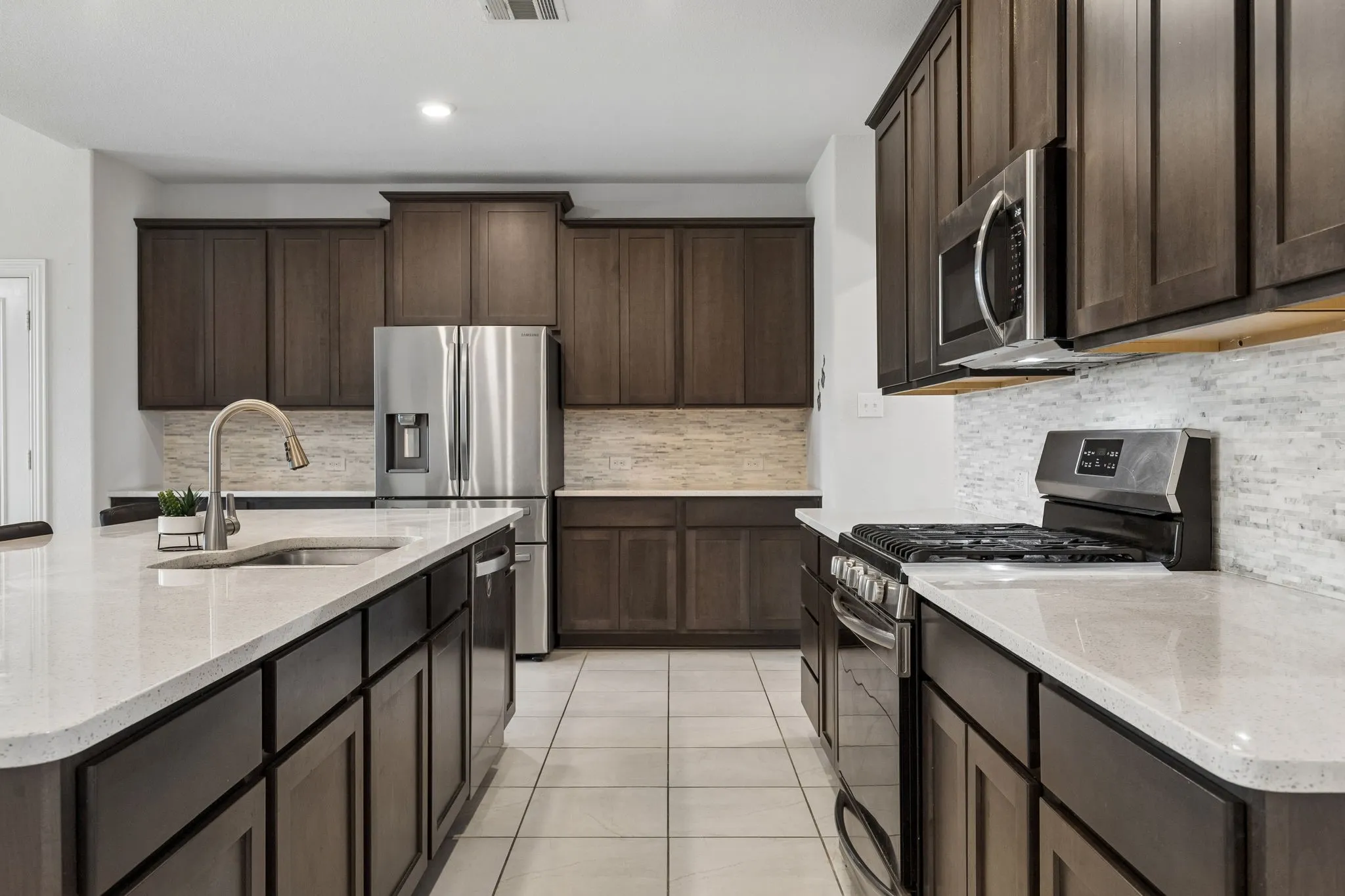 Single Family Residence For Sale in Denton County , 2900 Half Moon Road, Aubrey, Texas 76227, 5 Bedroom, 4 Bathroom, 3 Garage spaces, 3,282 Sqft, built in 2019, Price $460,000, mls#21341516, Real Estate Agent in Aubrey, Homes For Sale in Denton county, Homes For Sale in Aubrey, Realtor in Aubrey Texas, Real Estate Brokerage Independent Realty Texas, Luminita Cordes Realtor