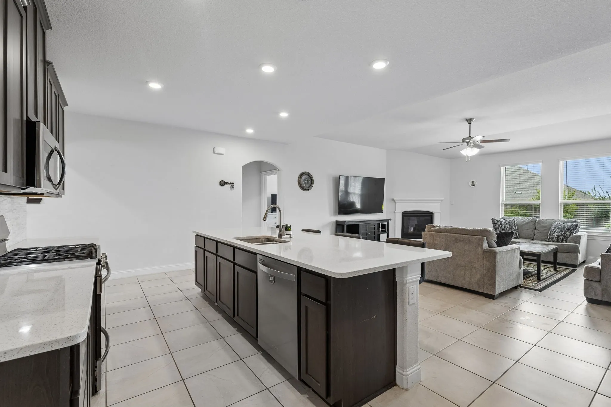 Single Family Residence For Sale in Denton County , 2900 Half Moon Road, Aubrey, Texas 76227, 5 Bedroom, 4 Bathroom, 3 Garage spaces, 3,282 Sqft, built in 2019, Price $460,000, mls#21341516, Real Estate Agent in Aubrey, Homes For Sale in Denton county, Homes For Sale in Aubrey, Realtor in Aubrey Texas, Real Estate Brokerage Independent Realty Texas, Luminita Cordes Realtor