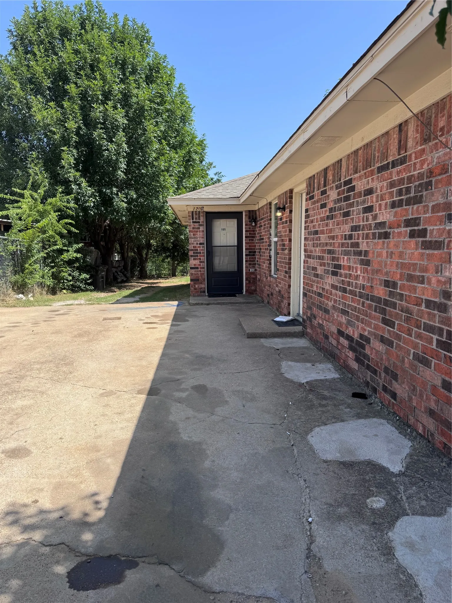 Duplex For Sale in Tarrant County , 1209 Meriweather Avenue, Fort Worth, Texas 76115, 4 Bedrooms, 2 Bathrooms, Garage spaces, 0 Sqft, built in 1990, Price $310,000, mls#21341340, Real Estate Agent in Fort Worth, Homes For Sale in Tarrant county, Homes For Sale in Fort Worth, Realtor in Fort Worth Texas, Real Estate Brokerage Independent Realty Texas, Luminita Cordes Realtor