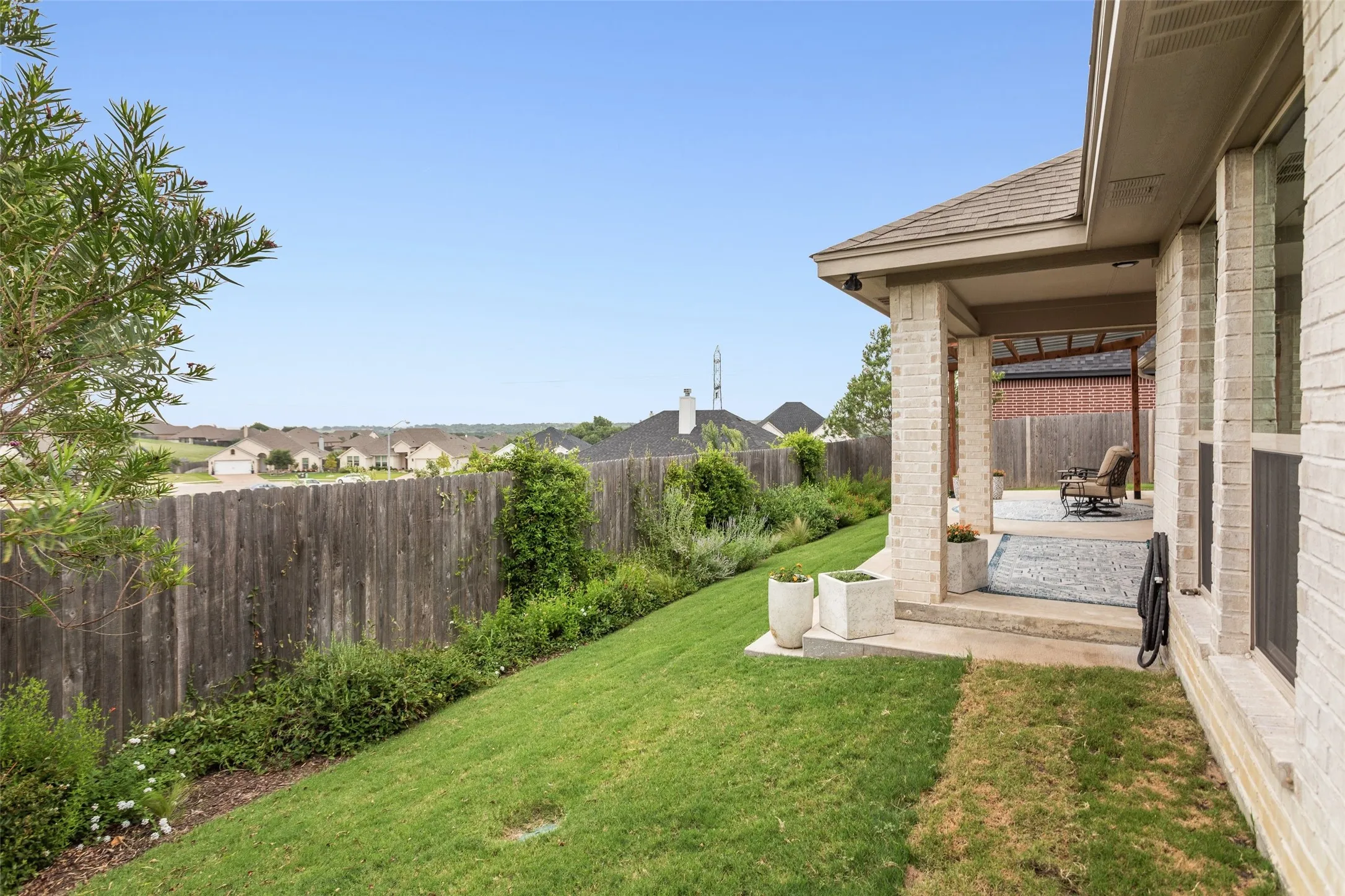 Single Family Residence For Sale in Tarrant County , 6921 Trail Rock Drive, Benbrook, Texas 76126, 3 Bedroom, 2 Bathroom, 2 Garage spaces, 1,786 Sqft, built in 2022, mls#21341358, Real Estate Agent in Benbrook, Homes For Sale in Tarrant county, Homes For Sale in Benbrook, Realtor in Benbrook Texas, Real Estate Brokerage Independent Realty Texas, Luminita Cordes Realtor