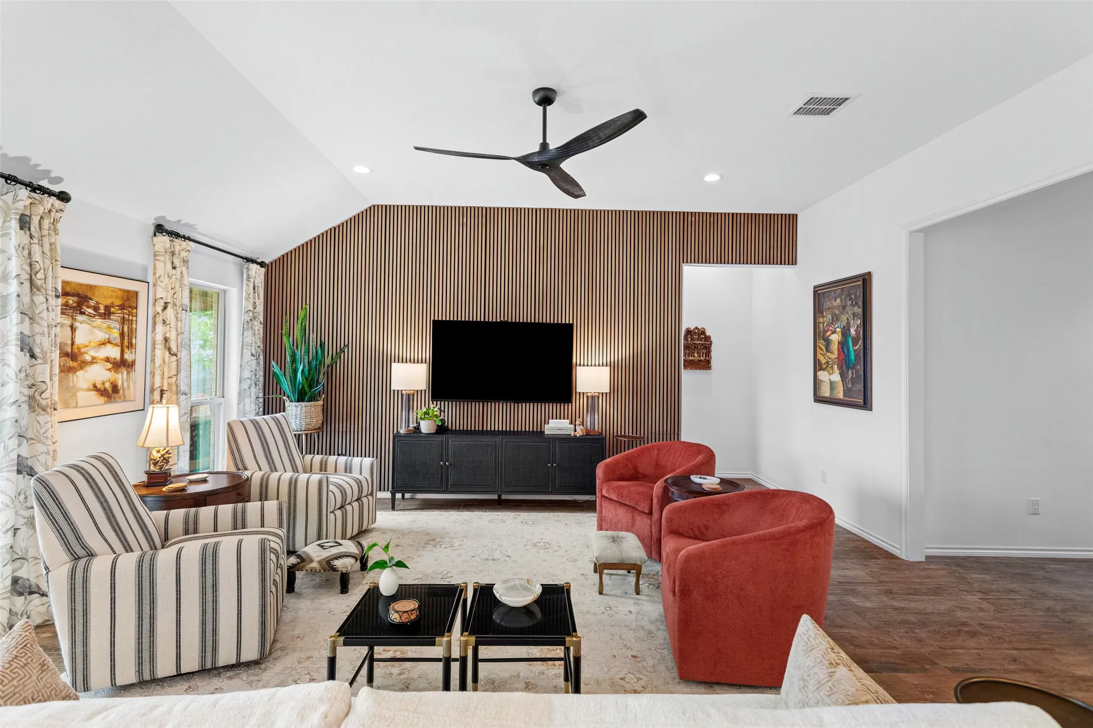 Single Family Residence For Sale in Tarrant County , 6921 Trail Rock Drive, Benbrook, Texas 76126, 3 Bedroom, 2 Bathroom, 2 Garage spaces, 1,786 Sqft, built in 2022, mls#21341358, Real Estate Agent in Benbrook, Homes For Sale in Tarrant county, Homes For Sale in Benbrook, Realtor in Benbrook Texas, Real Estate Brokerage Independent Realty Texas, Luminita Cordes Realtor