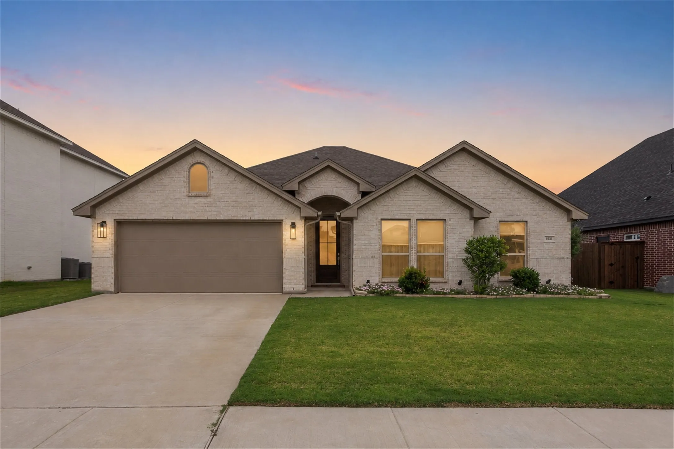 Single Family Residence For Sale in Tarrant County , 6921 Trail Rock Drive, Benbrook, Texas 76126, 3 Bedroom, 2 Bathroom, 2 Garage spaces, 1,786 Sqft, built in 2022, mls#21341358, Real Estate Agent in Benbrook, Homes For Sale in Tarrant county, Homes For Sale in Benbrook, Realtor in Benbrook Texas, Real Estate Brokerage Independent Realty Texas, Luminita Cordes Realtor
