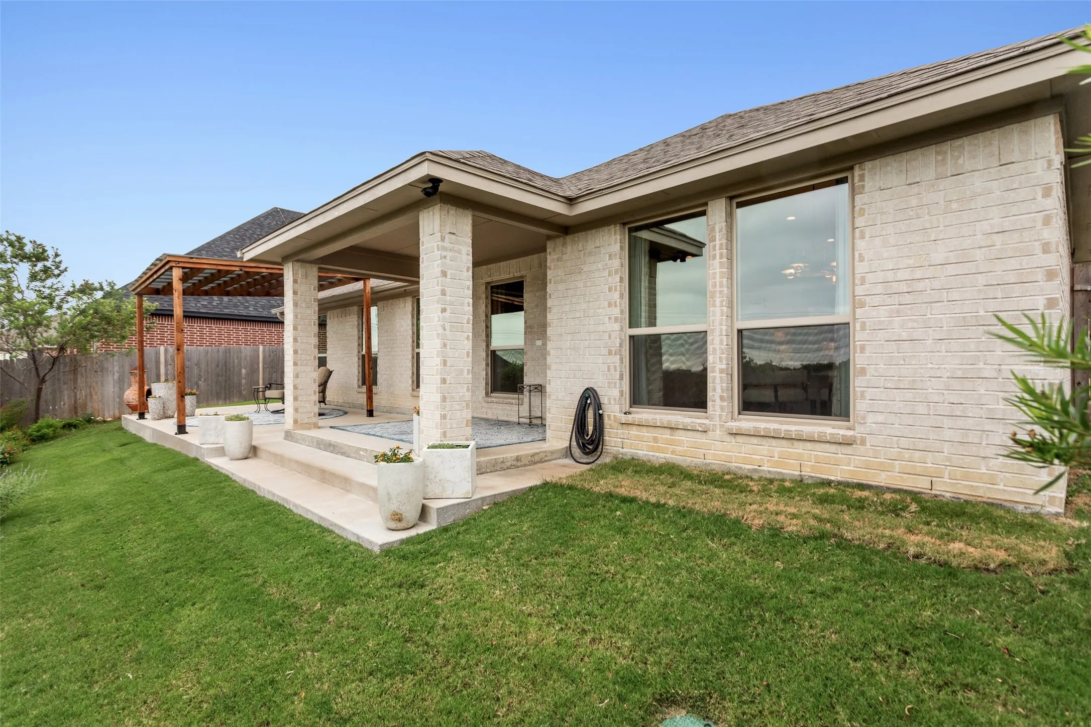 Single Family Residence For Sale in Tarrant County , 6921 Trail Rock Drive, Benbrook, Texas 76126, 3 Bedroom, 2 Bathroom, 2 Garage spaces, 1,786 Sqft, built in 2022, mls#21341358, Real Estate Agent in Benbrook, Homes For Sale in Tarrant county, Homes For Sale in Benbrook, Realtor in Benbrook Texas, Real Estate Brokerage Independent Realty Texas, Luminita Cordes Realtor