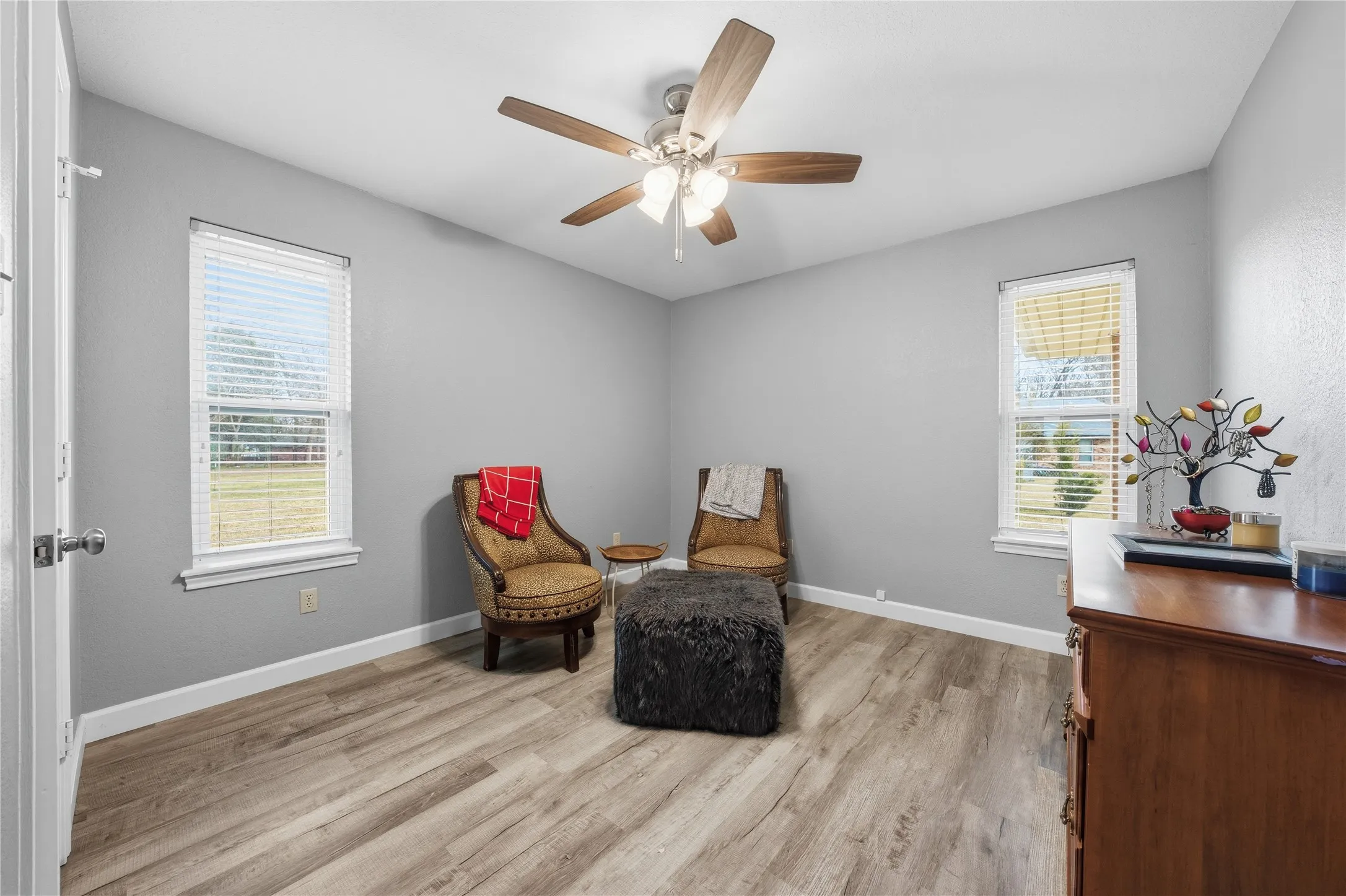 Single Family Residence For Sale in Henderson County , 111 Havenwood Drive, Enchanted Oaks, Texas 75156, 3 Bedroom, 2 Bathroom, 2 Garage spaces, 1,852 Sqft, built in 1990, mls#21341595, Real Estate Agent in Enchanted Oaks, Homes For Sale in Henderson county, Homes For Sale in Enchanted Oaks, Realtor in Enchanted Oaks Texas, Real Estate Brokerage Independent Realty Texas, Luminita Cordes Realtor