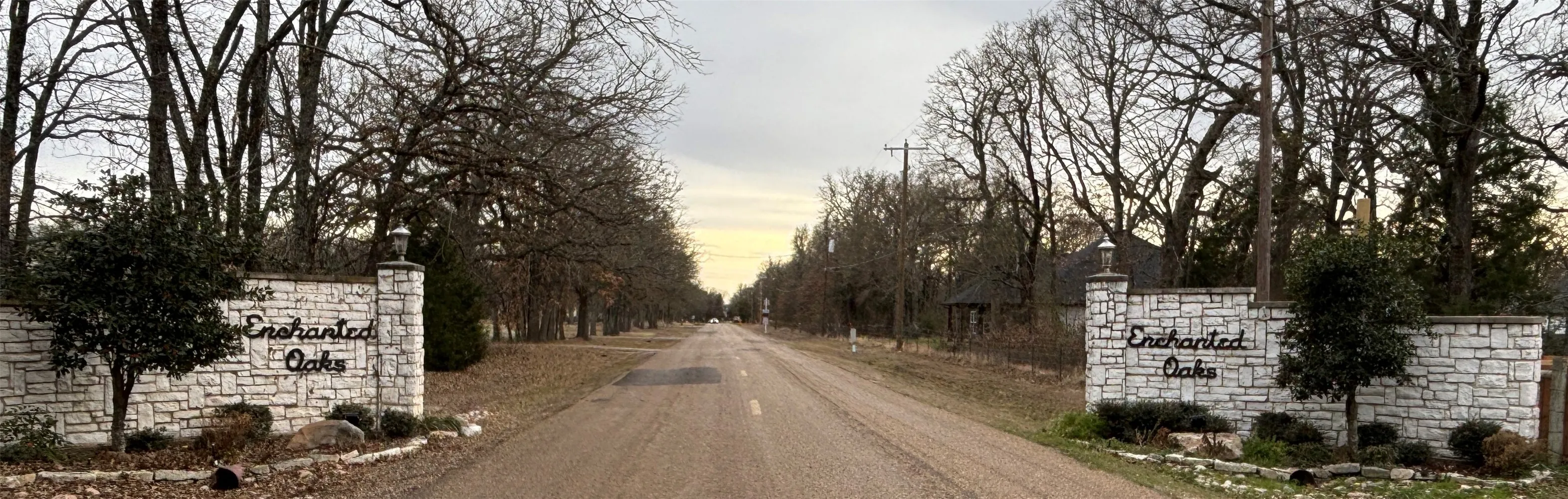 Single Family Residence For Sale in Henderson County , 111 Havenwood Drive, Enchanted Oaks, Texas 75156, 3 Bedroom, 2 Bathroom, 2 Garage spaces, 1,852 Sqft, built in 1990, mls#21341595, Real Estate Agent in Enchanted Oaks, Homes For Sale in Henderson county, Homes For Sale in Enchanted Oaks, Realtor in Enchanted Oaks Texas, Real Estate Brokerage Independent Realty Texas, Luminita Cordes Realtor