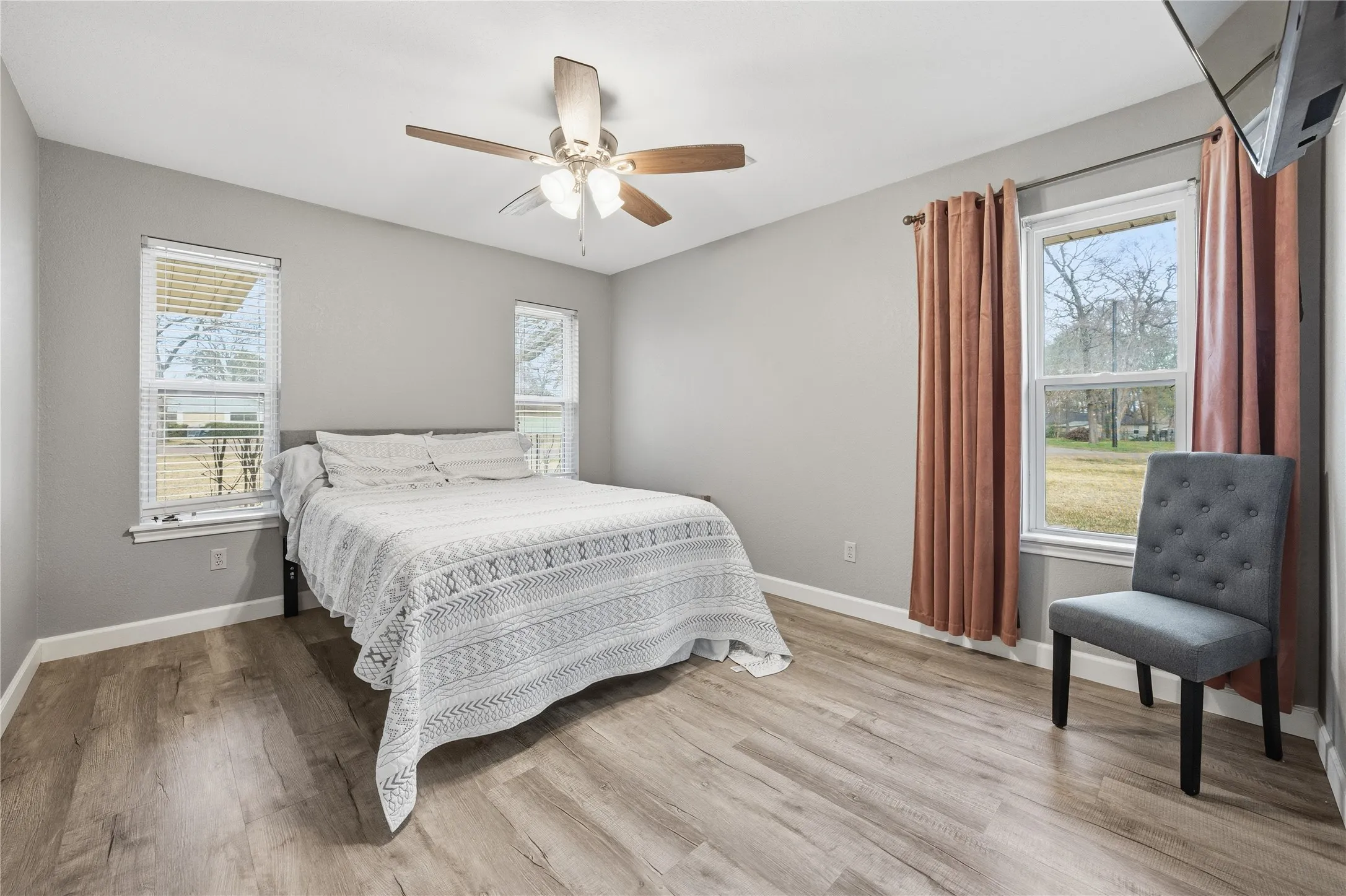 Single Family Residence For Sale in Henderson County , 111 Havenwood Drive, Enchanted Oaks, Texas 75156, 3 Bedroom, 2 Bathroom, 2 Garage spaces, 1,852 Sqft, built in 1990, mls#21341595, Real Estate Agent in Enchanted Oaks, Homes For Sale in Henderson county, Homes For Sale in Enchanted Oaks, Realtor in Enchanted Oaks Texas, Real Estate Brokerage Independent Realty Texas, Luminita Cordes Realtor