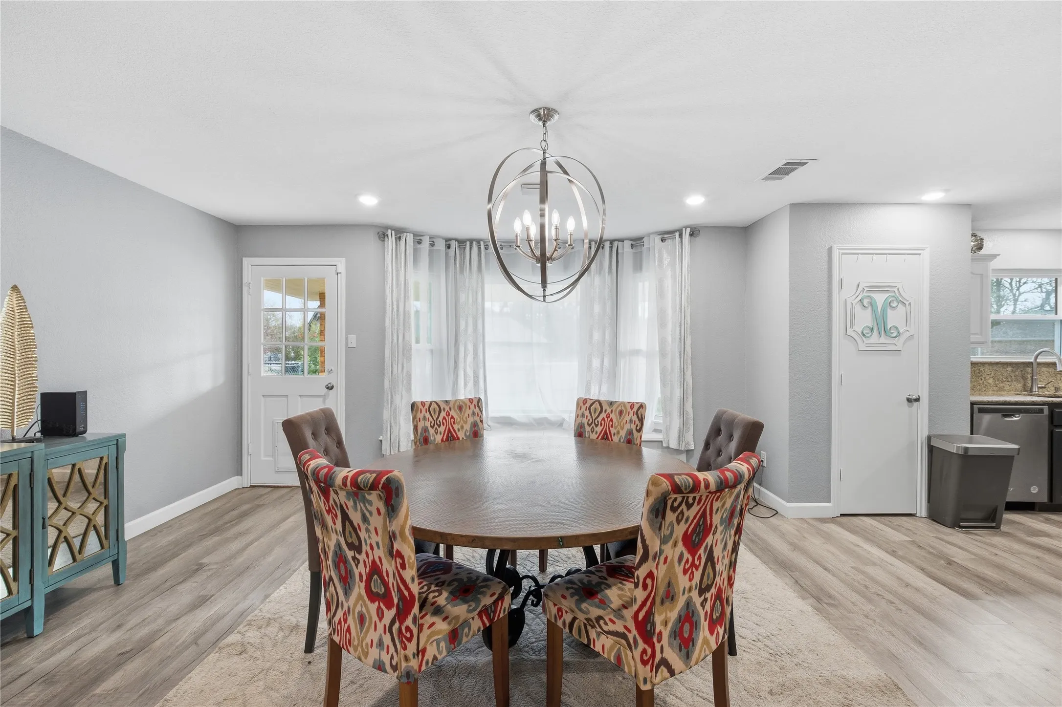 Single Family Residence For Sale in Henderson County , 111 Havenwood Drive, Enchanted Oaks, Texas 75156, 3 Bedroom, 2 Bathroom, 2 Garage spaces, 1,852 Sqft, built in 1990, mls#21341595, Real Estate Agent in Enchanted Oaks, Homes For Sale in Henderson county, Homes For Sale in Enchanted Oaks, Realtor in Enchanted Oaks Texas, Real Estate Brokerage Independent Realty Texas, Luminita Cordes Realtor