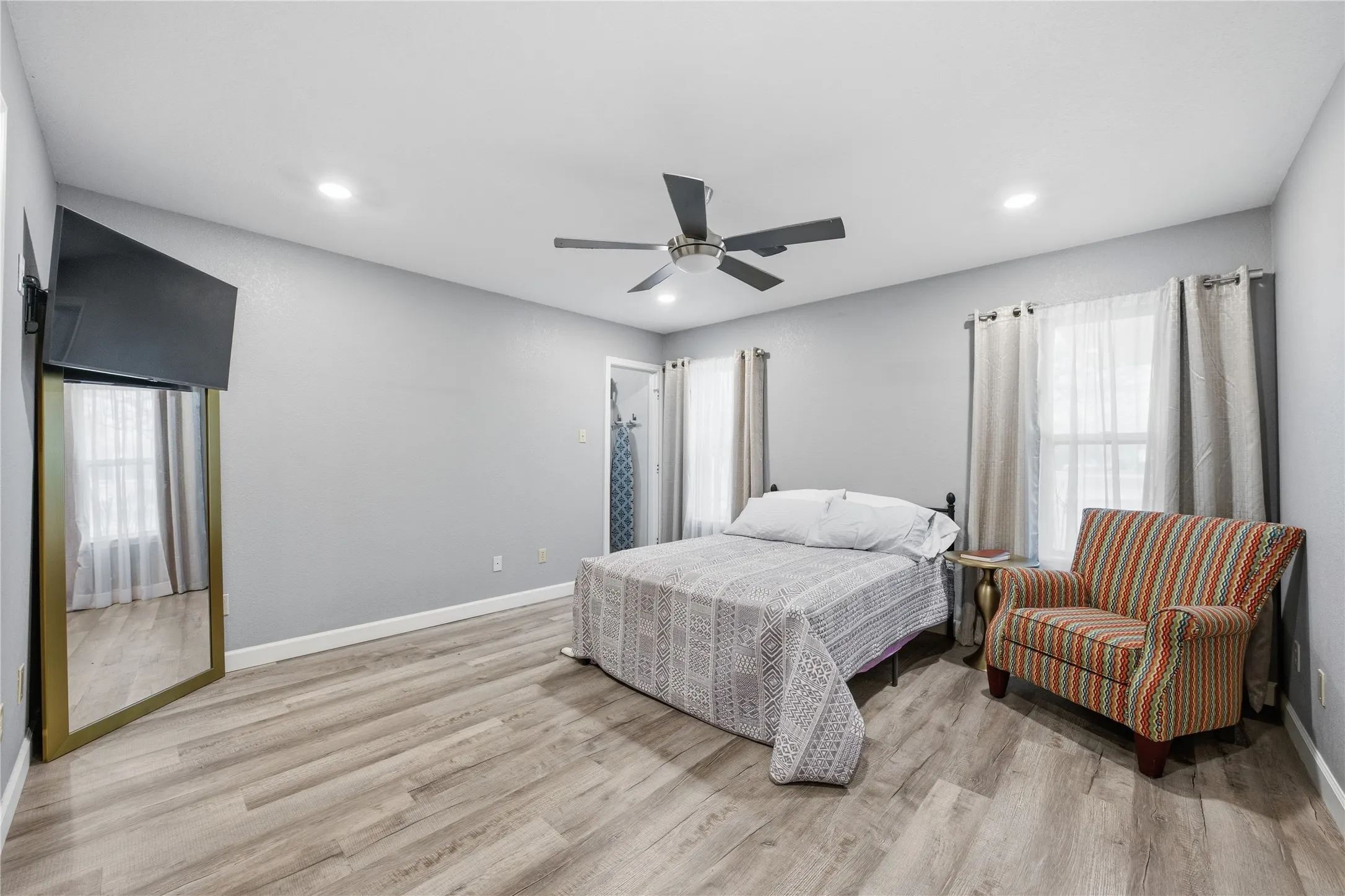 Single Family Residence For Sale in Henderson County , 111 Havenwood Drive, Enchanted Oaks, Texas 75156, 3 Bedroom, 2 Bathroom, 2 Garage spaces, 1,852 Sqft, built in 1990, mls#21341595, Real Estate Agent in Enchanted Oaks, Homes For Sale in Henderson county, Homes For Sale in Enchanted Oaks, Realtor in Enchanted Oaks Texas, Real Estate Brokerage Independent Realty Texas, Luminita Cordes Realtor