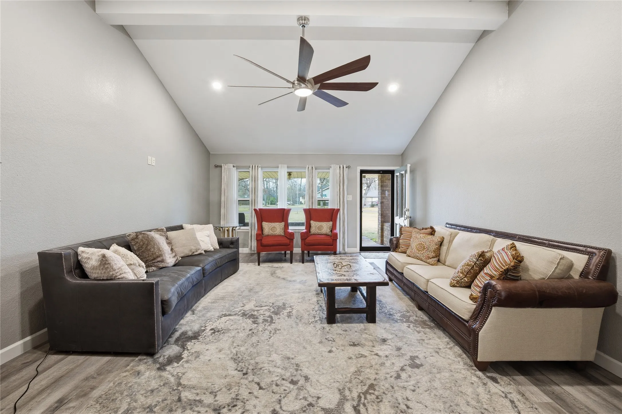 Single Family Residence For Sale in Henderson County , 111 Havenwood Drive, Enchanted Oaks, Texas 75156, 3 Bedroom, 2 Bathroom, 2 Garage spaces, 1,852 Sqft, built in 1990, mls#21341595, Real Estate Agent in Enchanted Oaks, Homes For Sale in Henderson county, Homes For Sale in Enchanted Oaks, Realtor in Enchanted Oaks Texas, Real Estate Brokerage Independent Realty Texas, Luminita Cordes Realtor