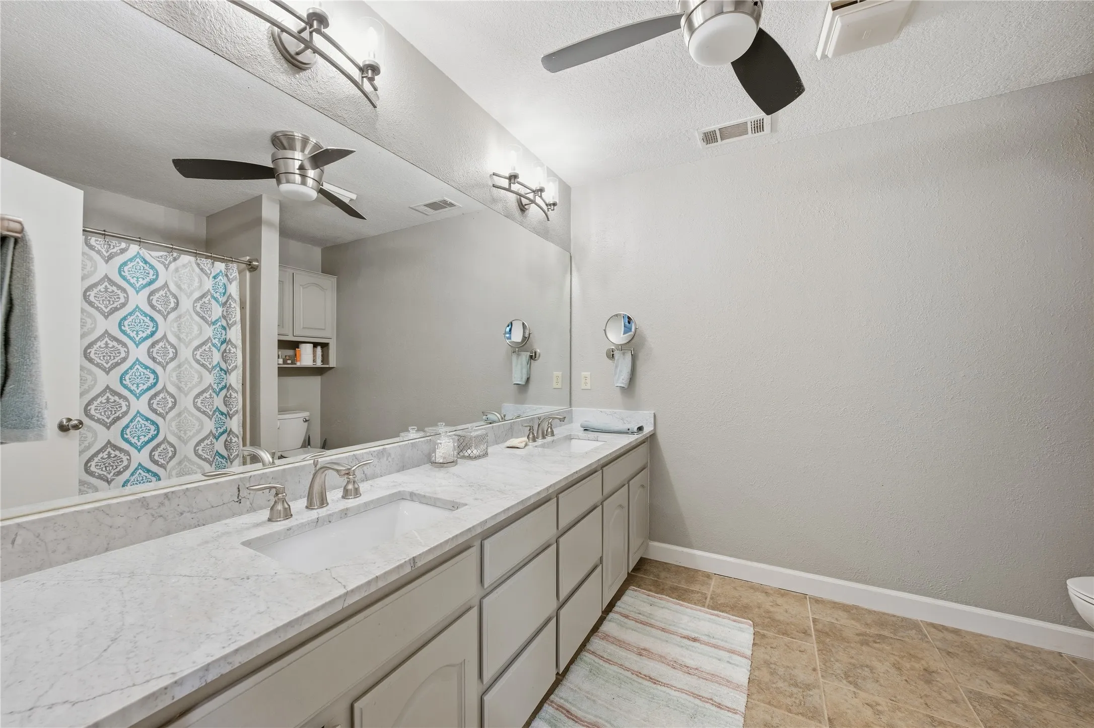 Single Family Residence For Sale in Henderson County , 111 Havenwood Drive, Enchanted Oaks, Texas 75156, 3 Bedroom, 2 Bathroom, 2 Garage spaces, 1,852 Sqft, built in 1990, mls#21341595, Real Estate Agent in Enchanted Oaks, Homes For Sale in Henderson county, Homes For Sale in Enchanted Oaks, Realtor in Enchanted Oaks Texas, Real Estate Brokerage Independent Realty Texas, Luminita Cordes Realtor