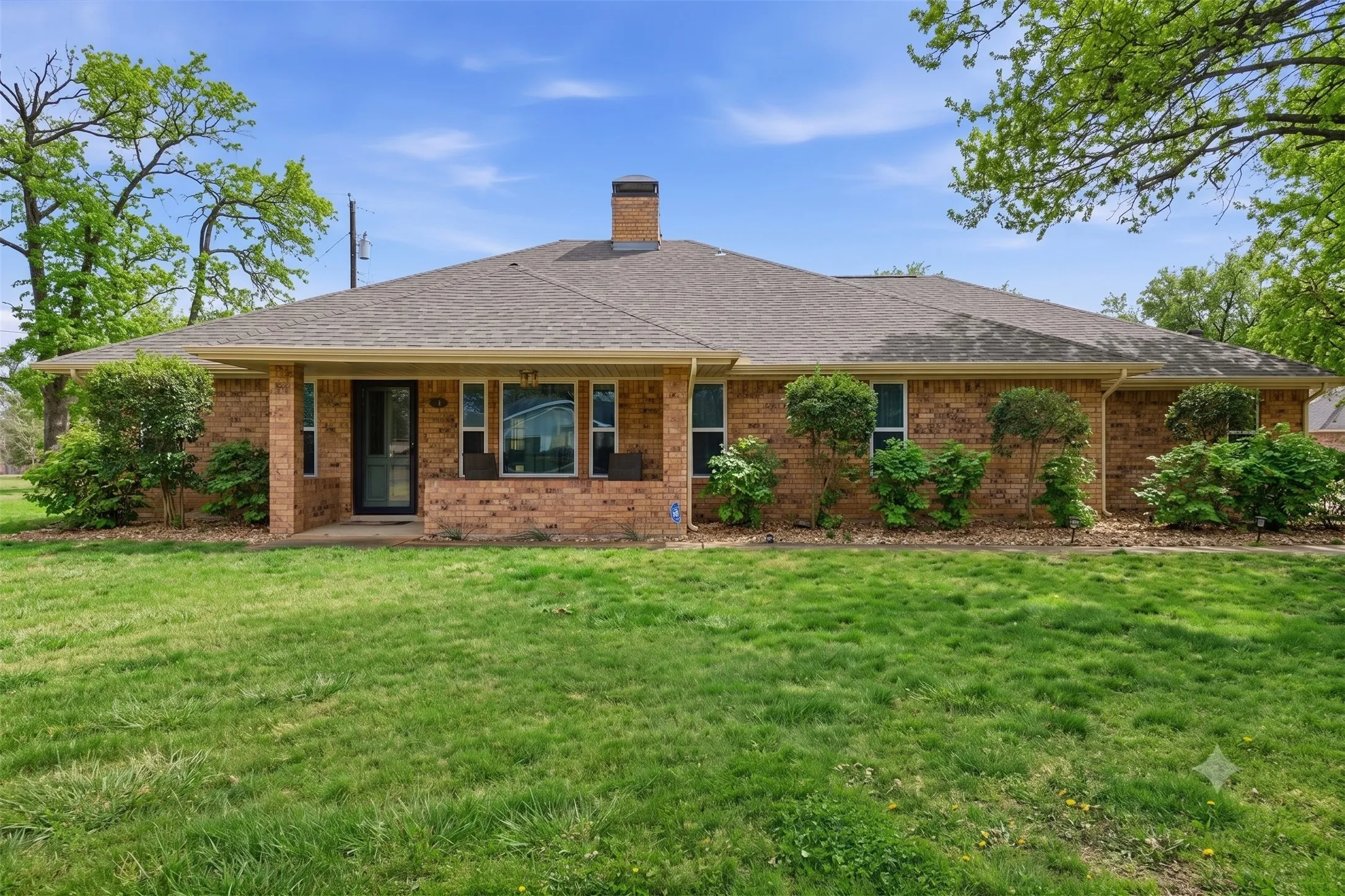 Single Family Residence For Sale in Henderson County , 111 Havenwood Drive, Enchanted Oaks, Texas 75156, 3 Bedroom, 2 Bathroom, 2 Garage spaces, 1,852 Sqft, built in 1990, mls#21341595, Real Estate Agent in Enchanted Oaks, Homes For Sale in Henderson county, Homes For Sale in Enchanted Oaks, Realtor in Enchanted Oaks Texas, Real Estate Brokerage Independent Realty Texas, Luminita Cordes Realtor