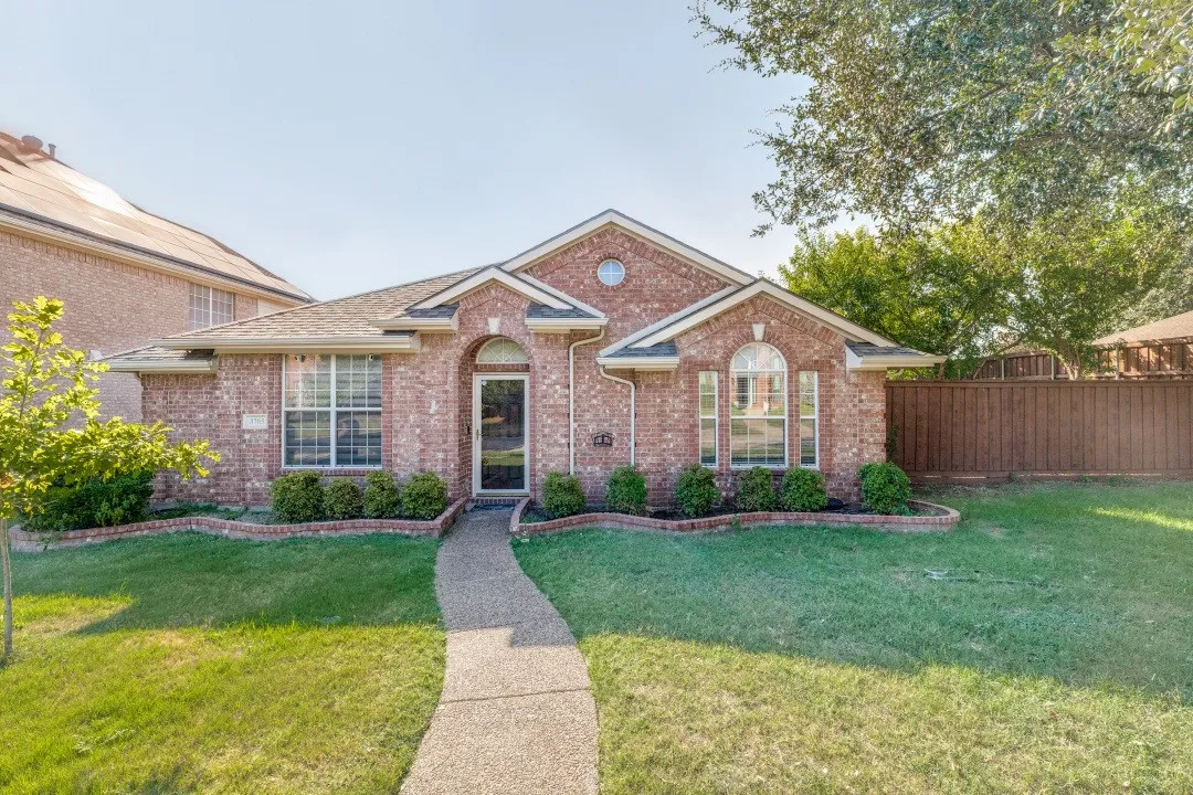 Single Family Residence For Sale in Collin County , 3705 Pinetree Drive, Mc Kinney, Texas 75070, 3 Bedroom, 2 Bathroom, 2 Garage spaces, 1,759 Sqft, built in 1999, mls#21341622, Real Estate Agent in Mc Kinney, Homes For Sale in Collin county, Homes For Sale in Mc Kinney, Realtor in Mc Kinney Texas, Real Estate Brokerage Independent Realty Texas, Luminita Cordes Realtor