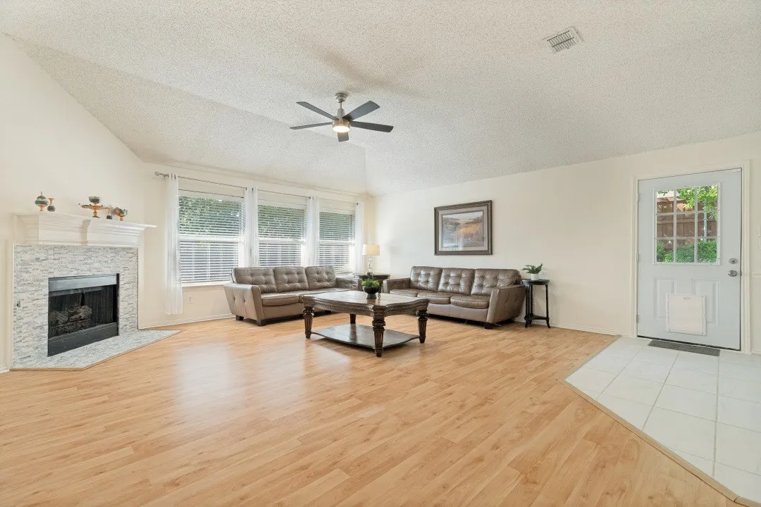 Single Family Residence For Sale in Collin County , 3705 Pinetree Drive, Mc Kinney, Texas 75070, 3 Bedroom, 2 Bathroom, 2 Garage spaces, 1,759 Sqft, built in 1999, mls#21341622, Real Estate Agent in Mc Kinney, Homes For Sale in Collin county, Homes For Sale in Mc Kinney, Realtor in Mc Kinney Texas, Real Estate Brokerage Independent Realty Texas, Luminita Cordes Realtor