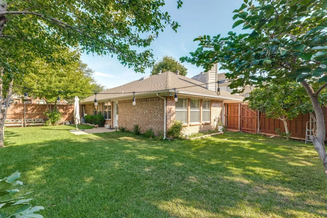 Single Family Residence For Sale in Collin County , 3705 Pinetree Drive, Mc Kinney, Texas 75070, 3 Bedroom, 2 Bathroom, 2 Garage spaces, 1,759 Sqft, built in 1999, mls#21341622, Real Estate Agent in Mc Kinney, Homes For Sale in Collin county, Homes For Sale in Mc Kinney, Realtor in Mc Kinney Texas, Real Estate Brokerage Independent Realty Texas, Luminita Cordes Realtor