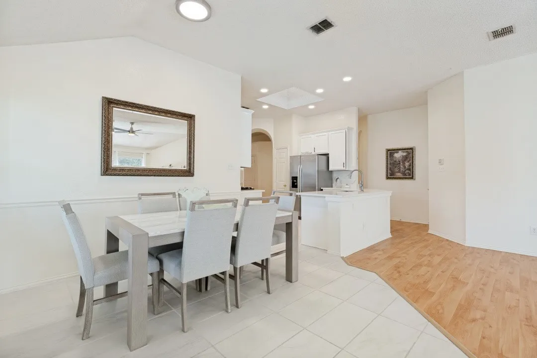 Single Family Residence For Sale in Collin County , 3705 Pinetree Drive, Mc Kinney, Texas 75070, 3 Bedroom, 2 Bathroom, 2 Garage spaces, 1,759 Sqft, built in 1999, mls#21341622, Real Estate Agent in Mc Kinney, Homes For Sale in Collin county, Homes For Sale in Mc Kinney, Realtor in Mc Kinney Texas, Real Estate Brokerage Independent Realty Texas, Luminita Cordes Realtor