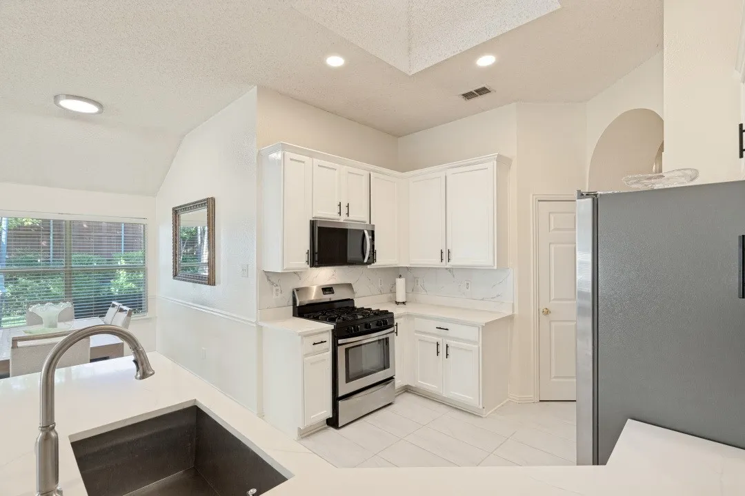 Single Family Residence For Sale in Collin County , 3705 Pinetree Drive, Mc Kinney, Texas 75070, 3 Bedroom, 2 Bathroom, 2 Garage spaces, 1,759 Sqft, built in 1999, mls#21341622, Real Estate Agent in Mc Kinney, Homes For Sale in Collin county, Homes For Sale in Mc Kinney, Realtor in Mc Kinney Texas, Real Estate Brokerage Independent Realty Texas, Luminita Cordes Realtor
