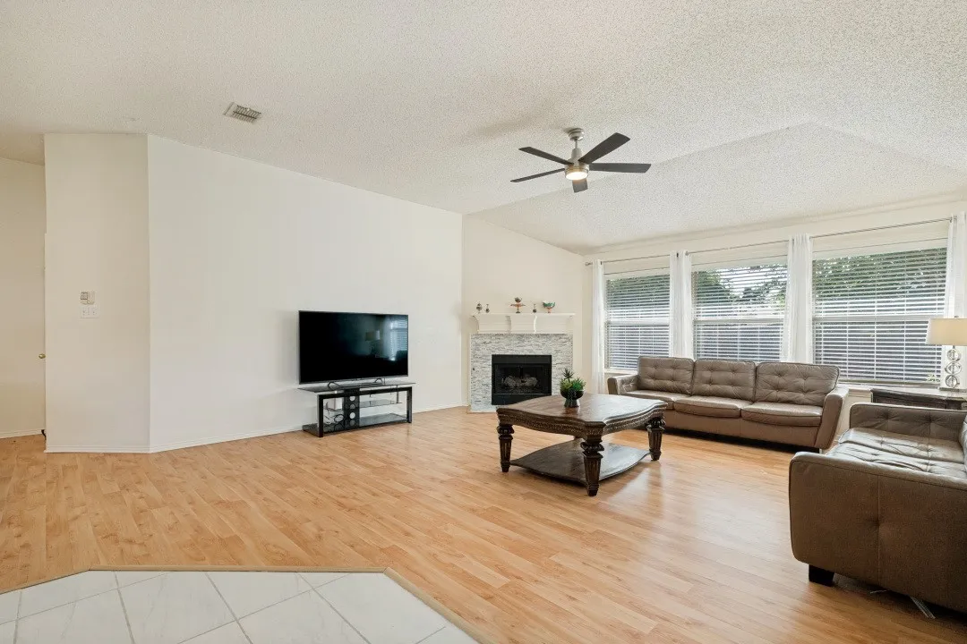 Single Family Residence For Sale in Collin County , 3705 Pinetree Drive, Mc Kinney, Texas 75070, 3 Bedroom, 2 Bathroom, 2 Garage spaces, 1,759 Sqft, built in 1999, mls#21341622, Real Estate Agent in Mc Kinney, Homes For Sale in Collin county, Homes For Sale in Mc Kinney, Realtor in Mc Kinney Texas, Real Estate Brokerage Independent Realty Texas, Luminita Cordes Realtor