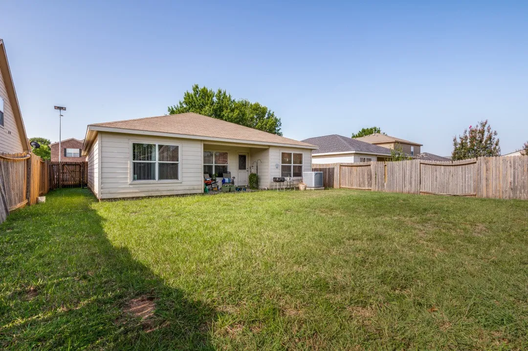 Single Family Residence For Sale in Tarrant County , 624 Noble Grove, Fort Worth, Texas 76140, 3 Bedroom, 2 Bathroom, 2 Garage spaces, 1,342 Sqft, built in 2010, mls#21341698, Real Estate Agent in Fort Worth, Homes For Sale in Tarrant county, Homes For Sale in Fort Worth, Realtor in Fort Worth Texas, Real Estate Brokerage Independent Realty Texas, Luminita Cordes Realtor