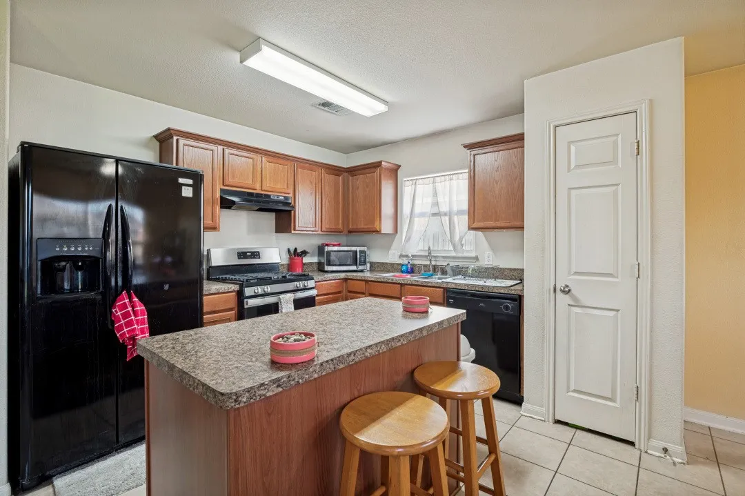Single Family Residence For Sale in Tarrant County , 624 Noble Grove, Fort Worth, Texas 76140, 3 Bedroom, 2 Bathroom, 2 Garage spaces, 1,342 Sqft, built in 2010, mls#21341698, Real Estate Agent in Fort Worth, Homes For Sale in Tarrant county, Homes For Sale in Fort Worth, Realtor in Fort Worth Texas, Real Estate Brokerage Independent Realty Texas, Luminita Cordes Realtor