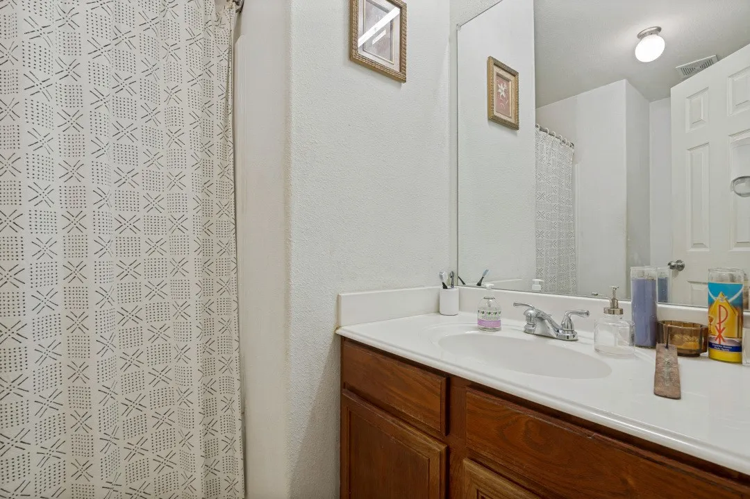 Single Family Residence For Sale in Tarrant County , 624 Noble Grove, Fort Worth, Texas 76140, 3 Bedroom, 2 Bathroom, 2 Garage spaces, 1,342 Sqft, built in 2010, mls#21341698, Real Estate Agent in Fort Worth, Homes For Sale in Tarrant county, Homes For Sale in Fort Worth, Realtor in Fort Worth Texas, Real Estate Brokerage Independent Realty Texas, Luminita Cordes Realtor