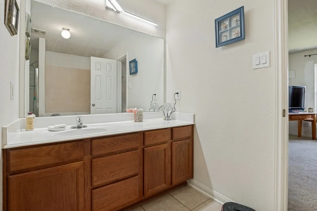 Single Family Residence For Sale in Tarrant County , 624 Noble Grove, Fort Worth, Texas 76140, 3 Bedroom, 2 Bathroom, 2 Garage spaces, 1,342 Sqft, built in 2010, mls#21341698, Real Estate Agent in Fort Worth, Homes For Sale in Tarrant county, Homes For Sale in Fort Worth, Realtor in Fort Worth Texas, Real Estate Brokerage Independent Realty Texas, Luminita Cordes Realtor