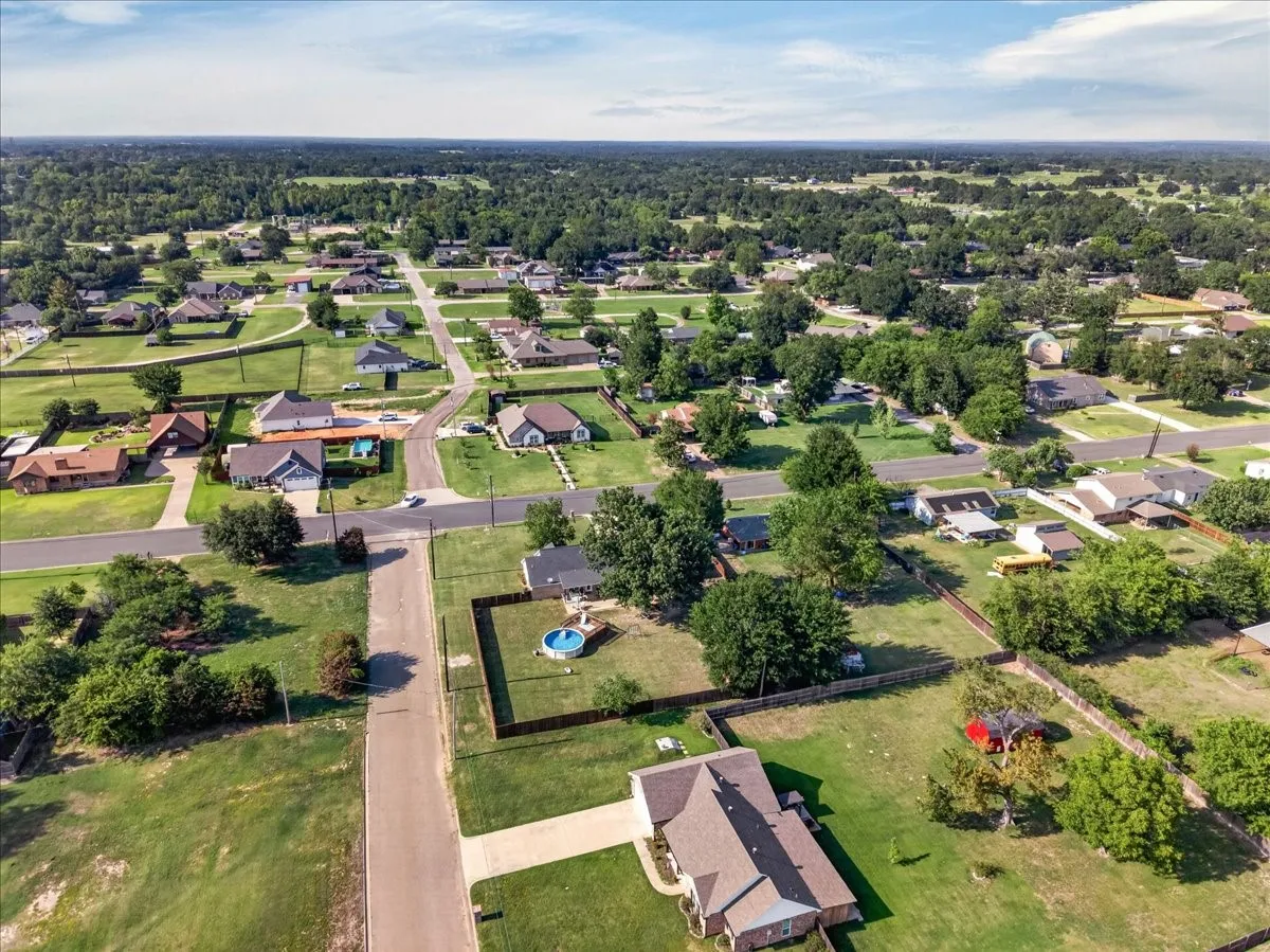 Single Family Residence For Sale in Van Zandt County , 424 E Pennsylvania Avenue, Van, Texas 75790, 3 Bedroom, 2 Bathroom, 2 Garage spaces, 1,726 Sqft, built in 2018, mls#21341688, Real Estate Agent in Van, Homes For Sale in Van Zandt county, Homes For Sale in Van, Realtor in Van Texas, Real Estate Brokerage Independent Realty Texas, Luminita Cordes Realtor