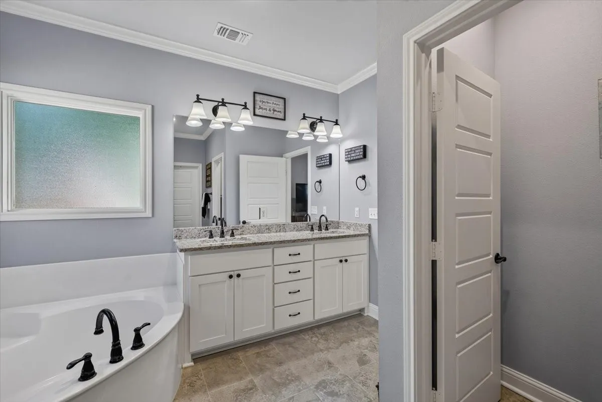 Single Family Residence For Sale in Van Zandt County , 424 E Pennsylvania Avenue, Van, Texas 75790, 3 Bedroom, 2 Bathroom, 2 Garage spaces, 1,726 Sqft, built in 2018, mls#21341688, Real Estate Agent in Van, Homes For Sale in Van Zandt county, Homes For Sale in Van, Realtor in Van Texas, Real Estate Brokerage Independent Realty Texas, Luminita Cordes Realtor