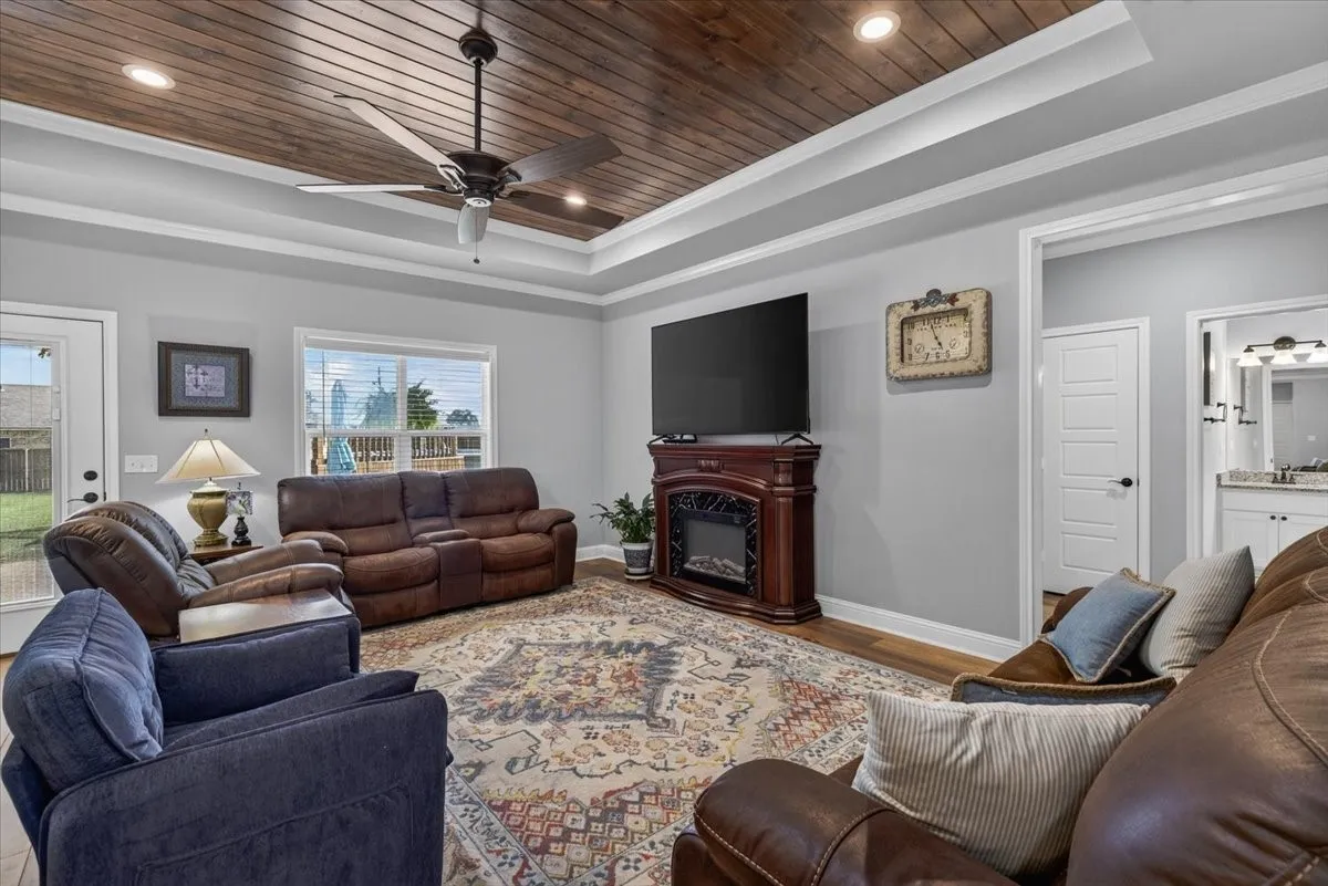 Single Family Residence For Sale in Van Zandt County , 424 E Pennsylvania Avenue, Van, Texas 75790, 3 Bedroom, 2 Bathroom, 2 Garage spaces, 1,726 Sqft, built in 2018, mls#21341688, Real Estate Agent in Van, Homes For Sale in Van Zandt county, Homes For Sale in Van, Realtor in Van Texas, Real Estate Brokerage Independent Realty Texas, Luminita Cordes Realtor