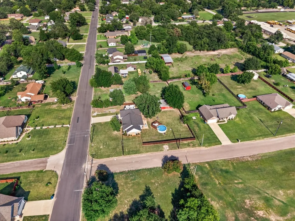 Single Family Residence For Sale in Van Zandt County , 424 E Pennsylvania Avenue, Van, Texas 75790, 3 Bedroom, 2 Bathroom, 2 Garage spaces, 1,726 Sqft, built in 2018, mls#21341688, Real Estate Agent in Van, Homes For Sale in Van Zandt county, Homes For Sale in Van, Realtor in Van Texas, Real Estate Brokerage Independent Realty Texas, Luminita Cordes Realtor
