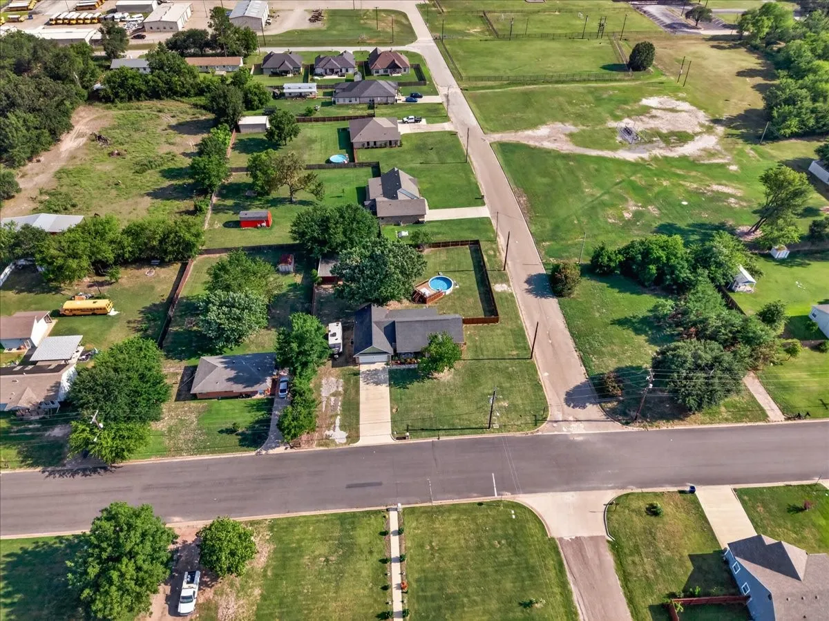 Single Family Residence For Sale in Van Zandt County , 424 E Pennsylvania Avenue, Van, Texas 75790, 3 Bedroom, 2 Bathroom, 2 Garage spaces, 1,726 Sqft, built in 2018, mls#21341688, Real Estate Agent in Van, Homes For Sale in Van Zandt county, Homes For Sale in Van, Realtor in Van Texas, Real Estate Brokerage Independent Realty Texas, Luminita Cordes Realtor