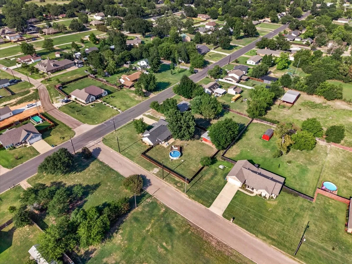 Single Family Residence For Sale in Van Zandt County , 424 E Pennsylvania Avenue, Van, Texas 75790, 3 Bedroom, 2 Bathroom, 2 Garage spaces, 1,726 Sqft, built in 2018, mls#21341688, Real Estate Agent in Van, Homes For Sale in Van Zandt county, Homes For Sale in Van, Realtor in Van Texas, Real Estate Brokerage Independent Realty Texas, Luminita Cordes Realtor
