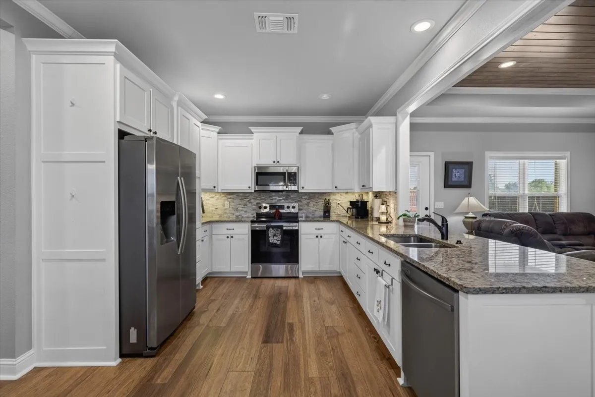 Single Family Residence For Sale in Van Zandt County , 424 E Pennsylvania Avenue, Van, Texas 75790, 3 Bedroom, 2 Bathroom, 2 Garage spaces, 1,726 Sqft, built in 2018, mls#21341688, Real Estate Agent in Van, Homes For Sale in Van Zandt county, Homes For Sale in Van, Realtor in Van Texas, Real Estate Brokerage Independent Realty Texas, Luminita Cordes Realtor