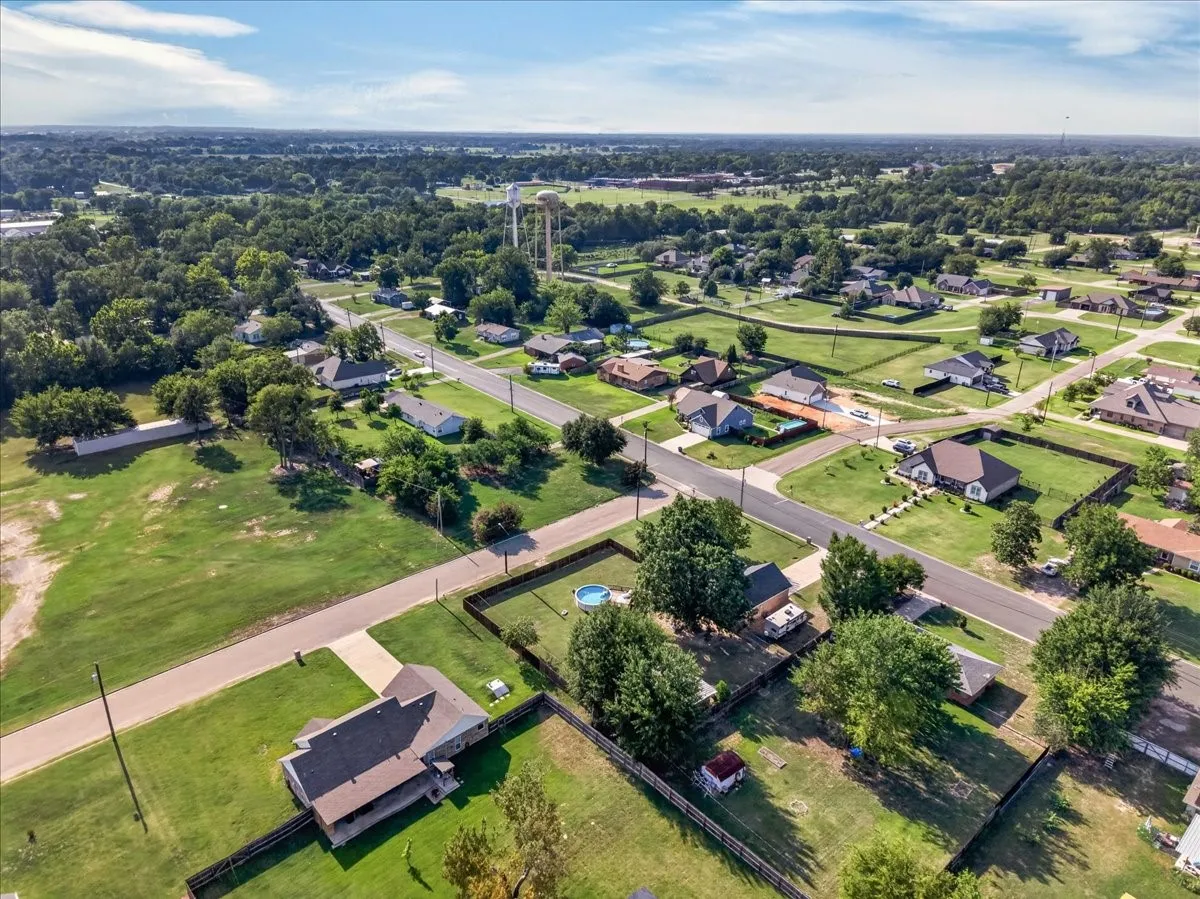 Single Family Residence For Sale in Van Zandt County , 424 E Pennsylvania Avenue, Van, Texas 75790, 3 Bedroom, 2 Bathroom, 2 Garage spaces, 1,726 Sqft, built in 2018, mls#21341688, Real Estate Agent in Van, Homes For Sale in Van Zandt county, Homes For Sale in Van, Realtor in Van Texas, Real Estate Brokerage Independent Realty Texas, Luminita Cordes Realtor