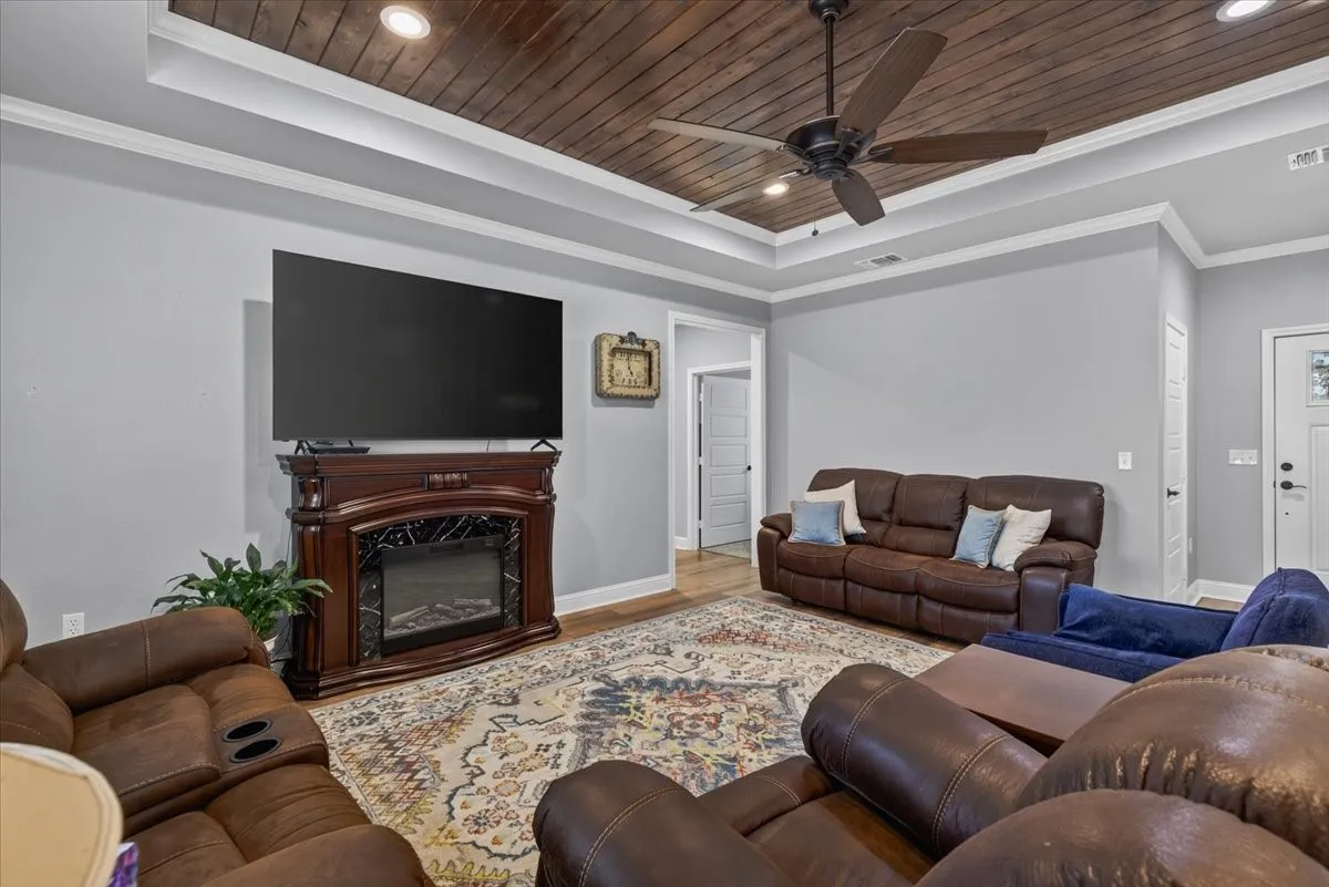 Single Family Residence For Sale in Van Zandt County , 424 E Pennsylvania Avenue, Van, Texas 75790, 3 Bedroom, 2 Bathroom, 2 Garage spaces, 1,726 Sqft, built in 2018, mls#21341688, Real Estate Agent in Van, Homes For Sale in Van Zandt county, Homes For Sale in Van, Realtor in Van Texas, Real Estate Brokerage Independent Realty Texas, Luminita Cordes Realtor