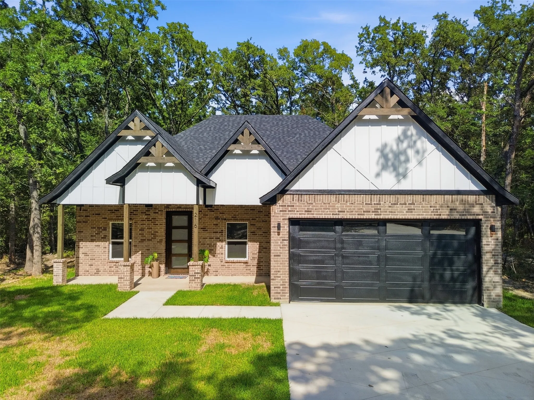 Single Family Residence For Sale in Henderson County , 216 E Beachwood Loop, Trinidad, Texas 75163, 4 Bedroom, 2 Bathroom, 2 Garage spaces, 1,618 Sqft, built in 2026, mls#21340963, Real Estate Agent in Trinidad, Homes For Sale in Henderson county, Homes For Sale in Trinidad, Realtor in Trinidad Texas, Real Estate Brokerage Independent Realty Texas, Luminita Cordes Realtor