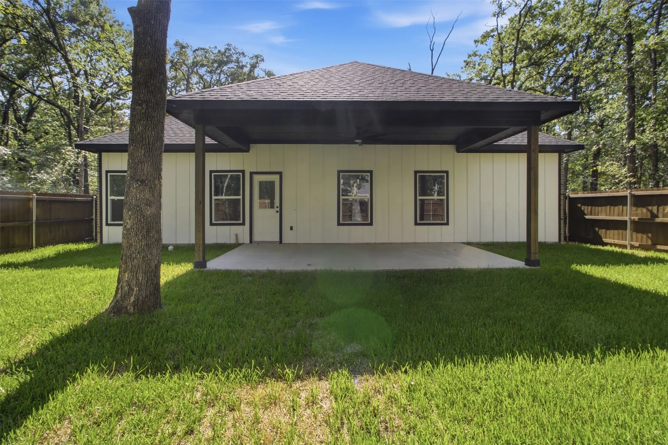 Single Family Residence For Sale in Henderson County , 216 E Beachwood Loop, Trinidad, Texas 75163, 4 Bedroom, 2 Bathroom, 2 Garage spaces, 1,618 Sqft, built in 2026, mls#21340963, Real Estate Agent in Trinidad, Homes For Sale in Henderson county, Homes For Sale in Trinidad, Realtor in Trinidad Texas, Real Estate Brokerage Independent Realty Texas, Luminita Cordes Realtor