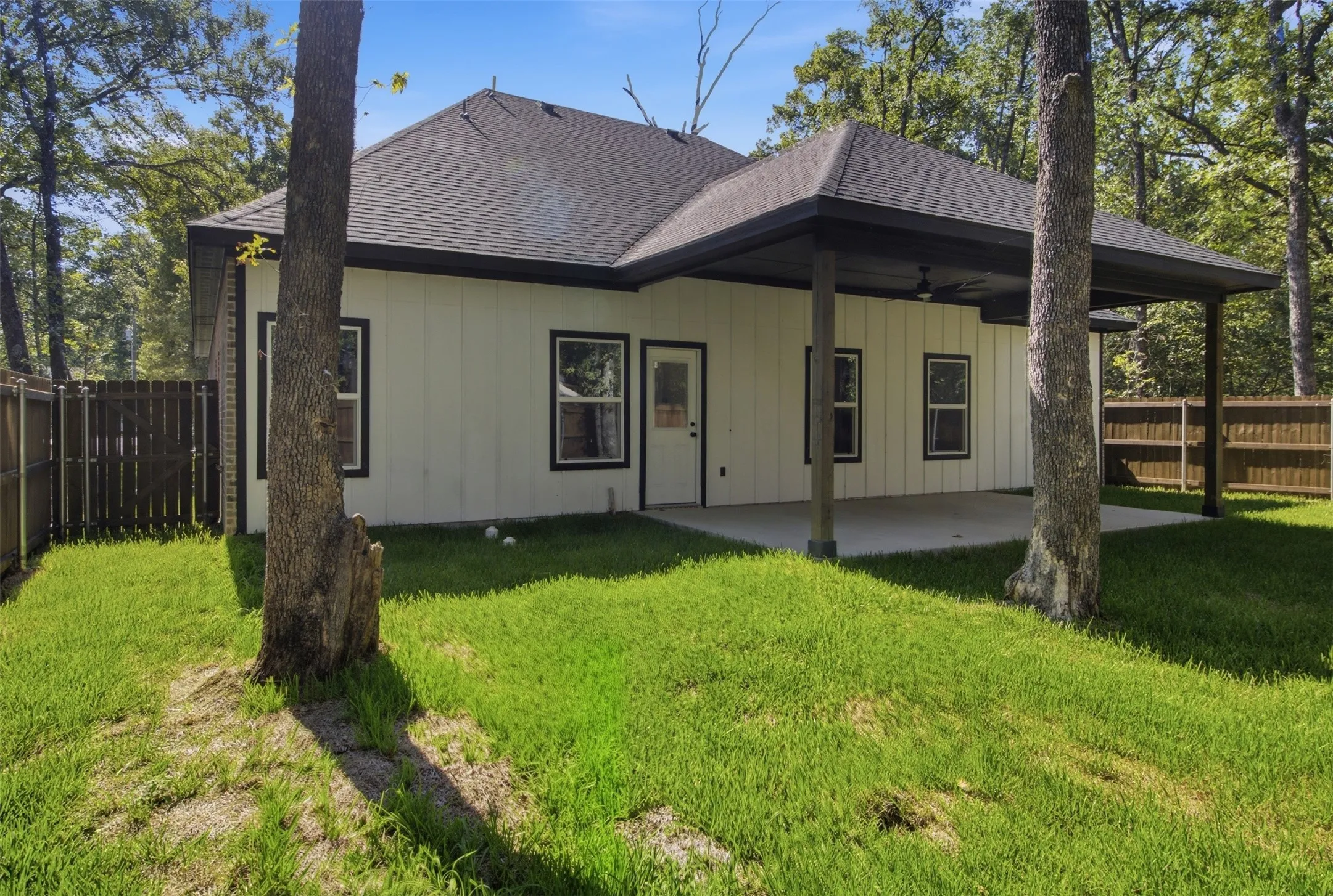 Single Family Residence For Sale in Henderson County , 216 E Beachwood Loop, Trinidad, Texas 75163, 4 Bedroom, 2 Bathroom, 2 Garage spaces, 1,618 Sqft, built in 2026, mls#21340963, Real Estate Agent in Trinidad, Homes For Sale in Henderson county, Homes For Sale in Trinidad, Realtor in Trinidad Texas, Real Estate Brokerage Independent Realty Texas, Luminita Cordes Realtor