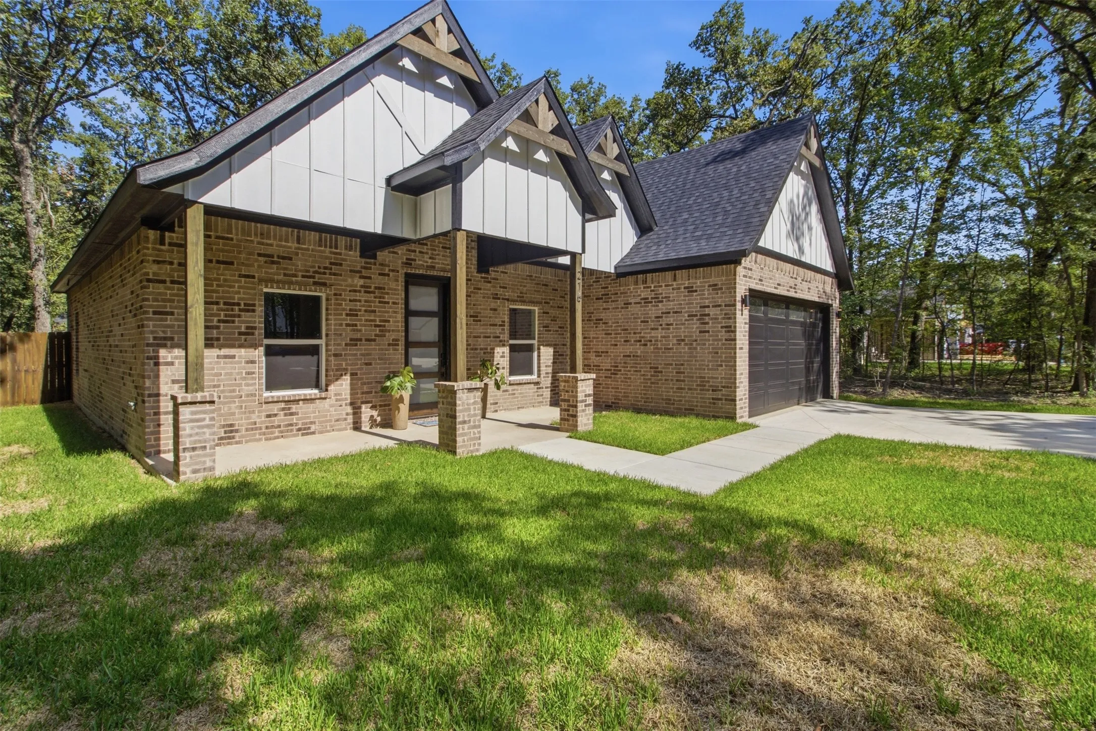 Single Family Residence For Sale in Henderson County , 216 E Beachwood Loop, Trinidad, Texas 75163, 4 Bedroom, 2 Bathroom, 2 Garage spaces, 1,618 Sqft, built in 2026, mls#21340963, Real Estate Agent in Trinidad, Homes For Sale in Henderson county, Homes For Sale in Trinidad, Realtor in Trinidad Texas, Real Estate Brokerage Independent Realty Texas, Luminita Cordes Realtor