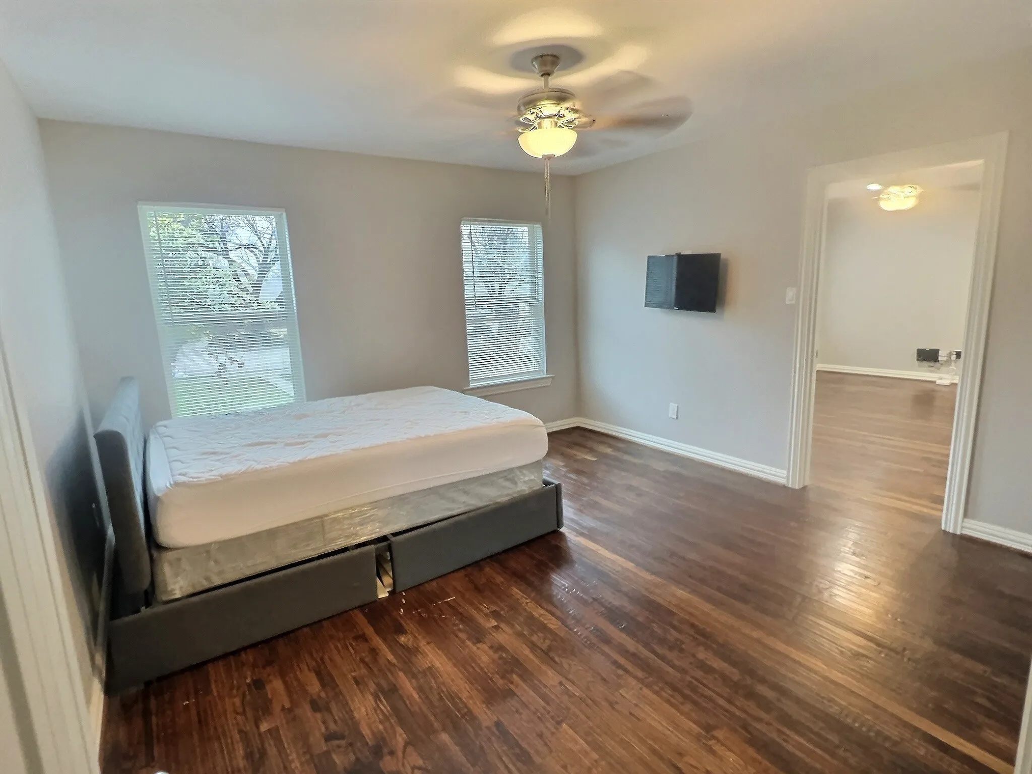 Owners apt bedroom