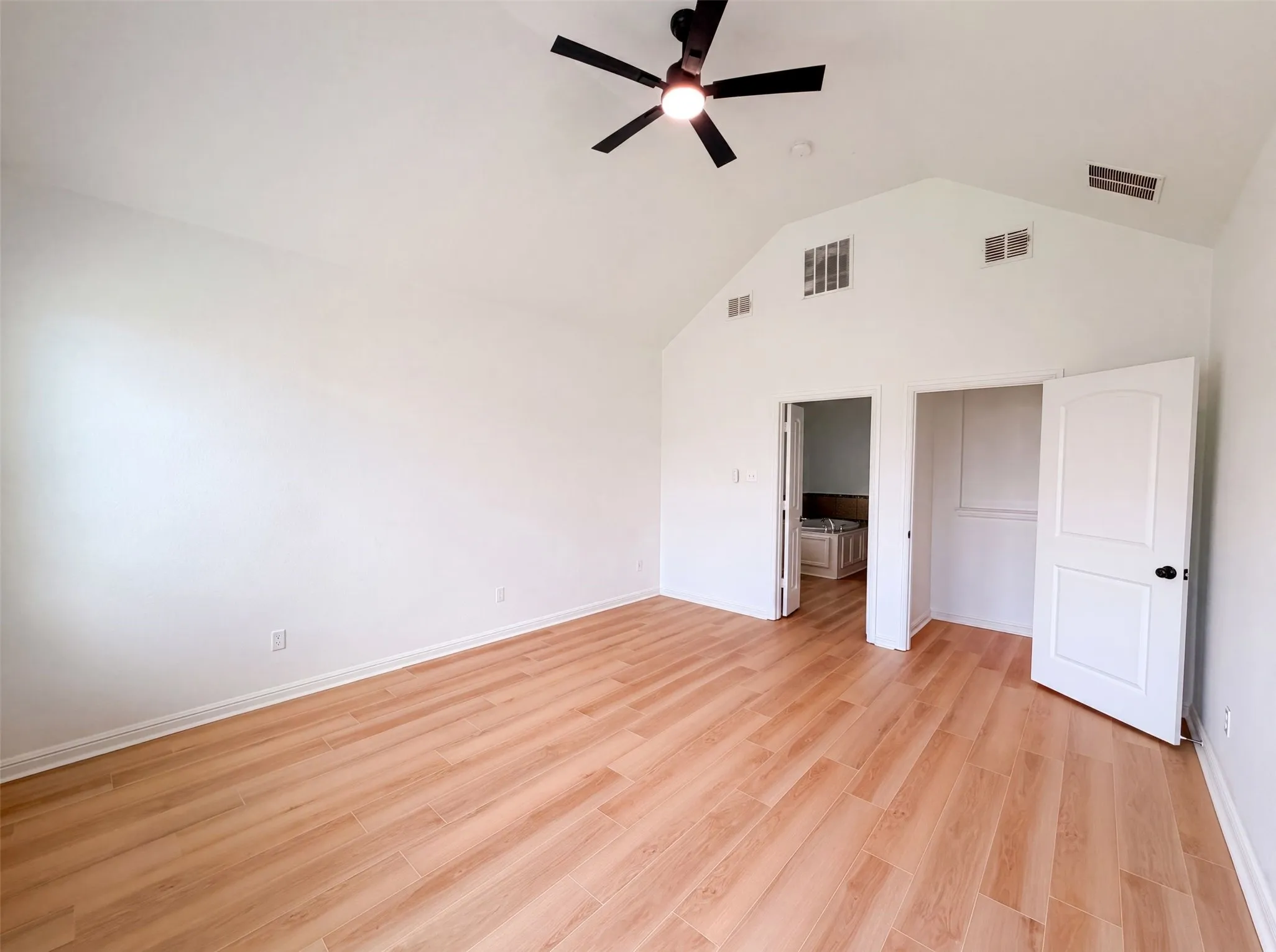 Single Family Residence For Sale in Rockwall County , 174 Hampton Drive, Fate, Texas 75087, 4 Bedroom, 4 Bathroom, 2 Garage spaces, 3,301 Sqft, built in 2013, mls#21341705, Real Estate Agent in Fate, Homes For Sale in Rockwall county, Homes For Sale in Fate, Realtor in Fate Texas, Real Estate Brokerage Independent Realty Texas, Luminita Cordes Realtor