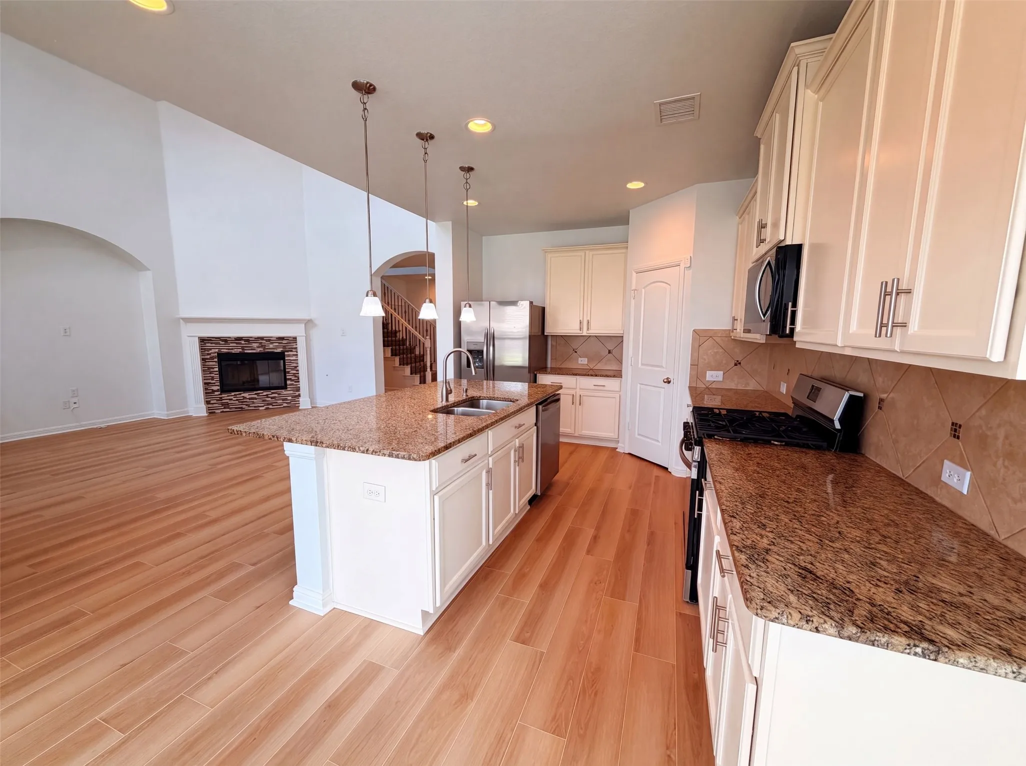 Single Family Residence For Sale in Rockwall County , 174 Hampton Drive, Fate, Texas 75087, 4 Bedroom, 4 Bathroom, 2 Garage spaces, 3,301 Sqft, built in 2013, mls#21341705, Real Estate Agent in Fate, Homes For Sale in Rockwall county, Homes For Sale in Fate, Realtor in Fate Texas, Real Estate Brokerage Independent Realty Texas, Luminita Cordes Realtor