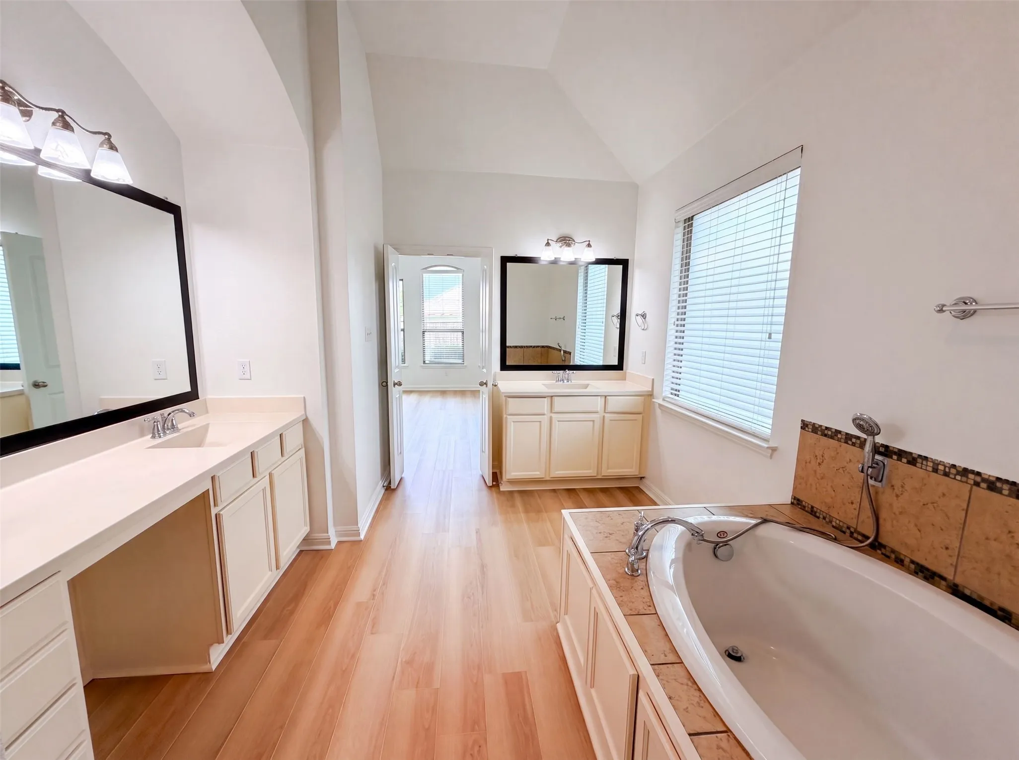 Single Family Residence For Sale in Rockwall County , 174 Hampton Drive, Fate, Texas 75087, 4 Bedroom, 4 Bathroom, 2 Garage spaces, 3,301 Sqft, built in 2013, mls#21341705, Real Estate Agent in Fate, Homes For Sale in Rockwall county, Homes For Sale in Fate, Realtor in Fate Texas, Real Estate Brokerage Independent Realty Texas, Luminita Cordes Realtor