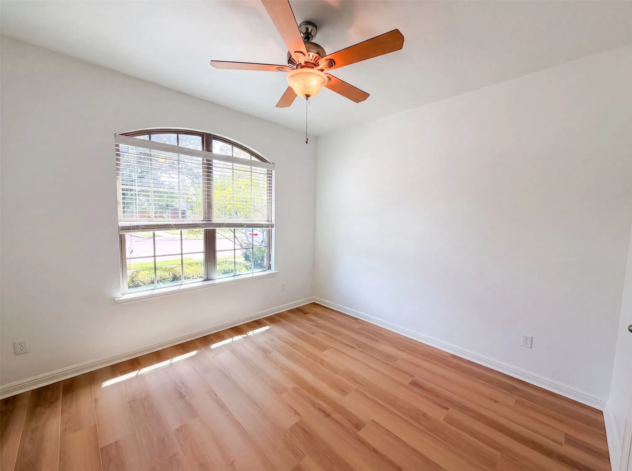 Single Family Residence For Sale in Rockwall County , 174 Hampton Drive, Fate, Texas 75087, 4 Bedroom, 4 Bathroom, 2 Garage spaces, 3,301 Sqft, built in 2013, mls#21341705, Real Estate Agent in Fate, Homes For Sale in Rockwall county, Homes For Sale in Fate, Realtor in Fate Texas, Real Estate Brokerage Independent Realty Texas, Luminita Cordes Realtor