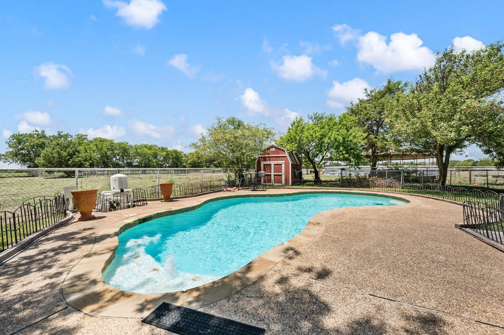 Single Family Residence For Sale in Ellis County , 617 Malloy Lane, Ovilla, Texas 75154, 4 Bedroom, 3 Bathroom, Garage spaces, 3,374 Sqft, built in 1983, mls#21340925, Real Estate Agent in Ovilla, Homes For Sale in Ellis county, Homes For Sale in Ovilla, Realtor in Ovilla Texas, Real Estate Brokerage Independent Realty Texas, Luminita Cordes Realtor