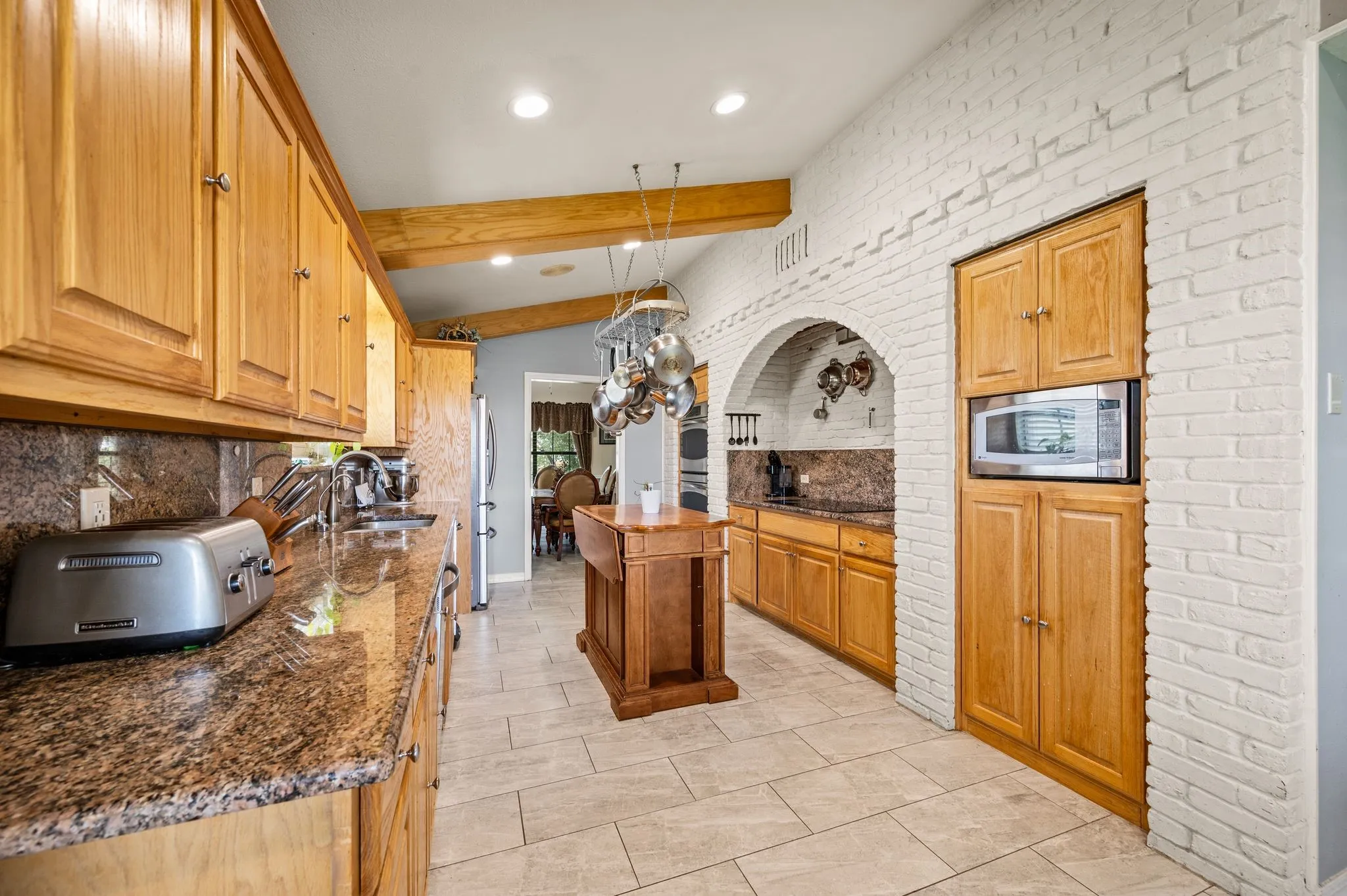 Single Family Residence For Sale in Ellis County , 617 Malloy Lane, Ovilla, Texas 75154, 4 Bedroom, 3 Bathroom, Garage spaces, 3,374 Sqft, built in 1983, mls#21340925, Real Estate Agent in Ovilla, Homes For Sale in Ellis county, Homes For Sale in Ovilla, Realtor in Ovilla Texas, Real Estate Brokerage Independent Realty Texas, Luminita Cordes Realtor