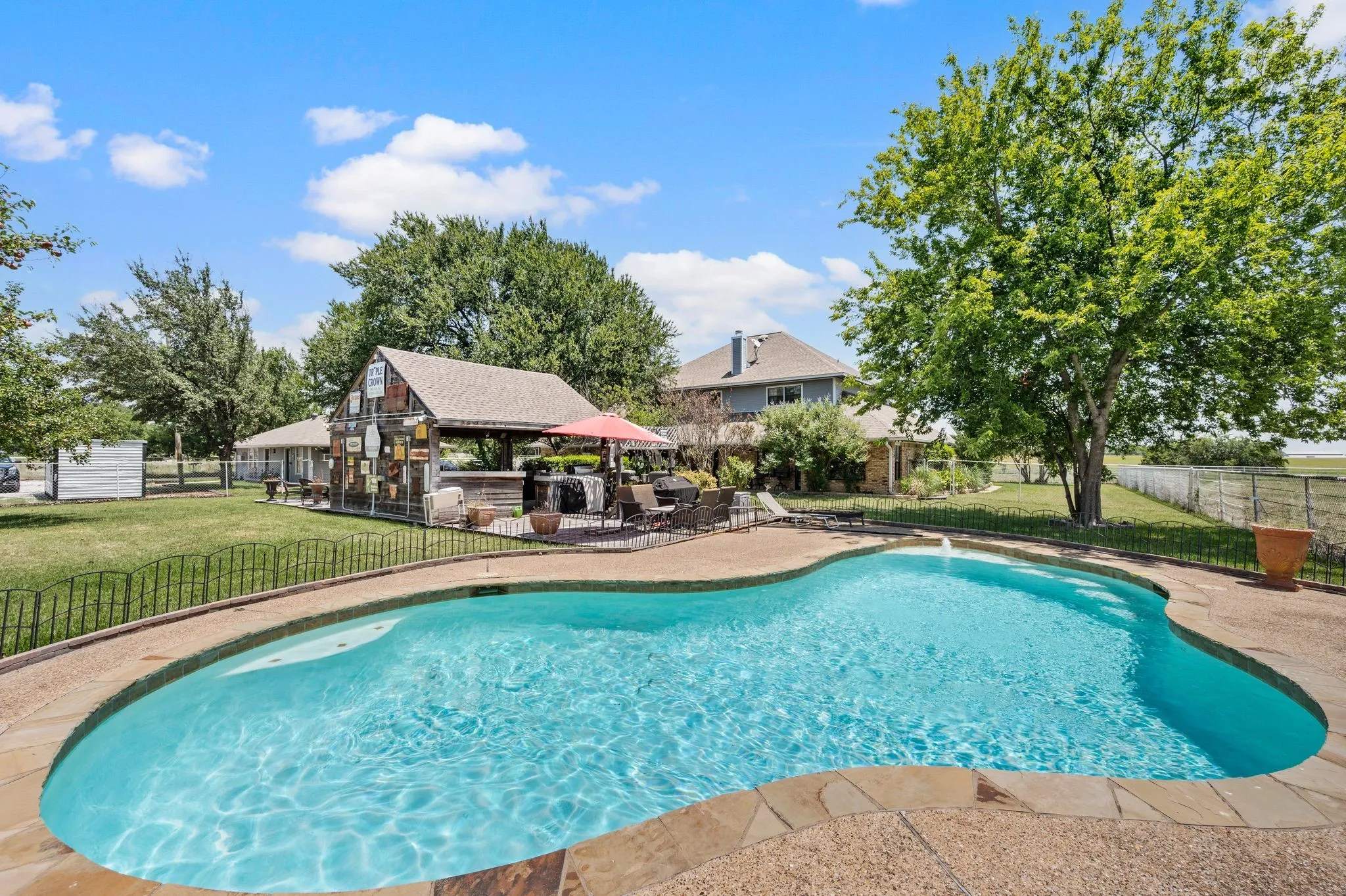 Single Family Residence For Sale in Ellis County , 617 Malloy Lane, Ovilla, Texas 75154, 4 Bedroom, 3 Bathroom, Garage spaces, 3,374 Sqft, built in 1983, mls#21340925, Real Estate Agent in Ovilla, Homes For Sale in Ellis county, Homes For Sale in Ovilla, Realtor in Ovilla Texas, Real Estate Brokerage Independent Realty Texas, Luminita Cordes Realtor